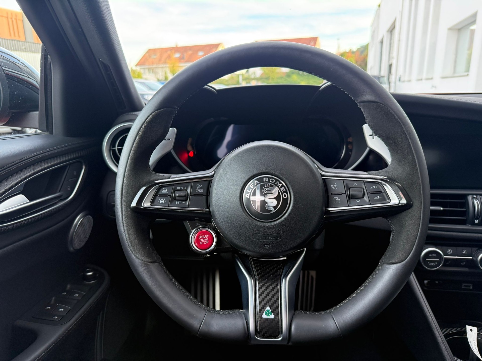 ALFA ROMEO Giulia 2.9 V6 Quadrifoglio 520PS "Rosso Etan+Akrapovic"-image-13