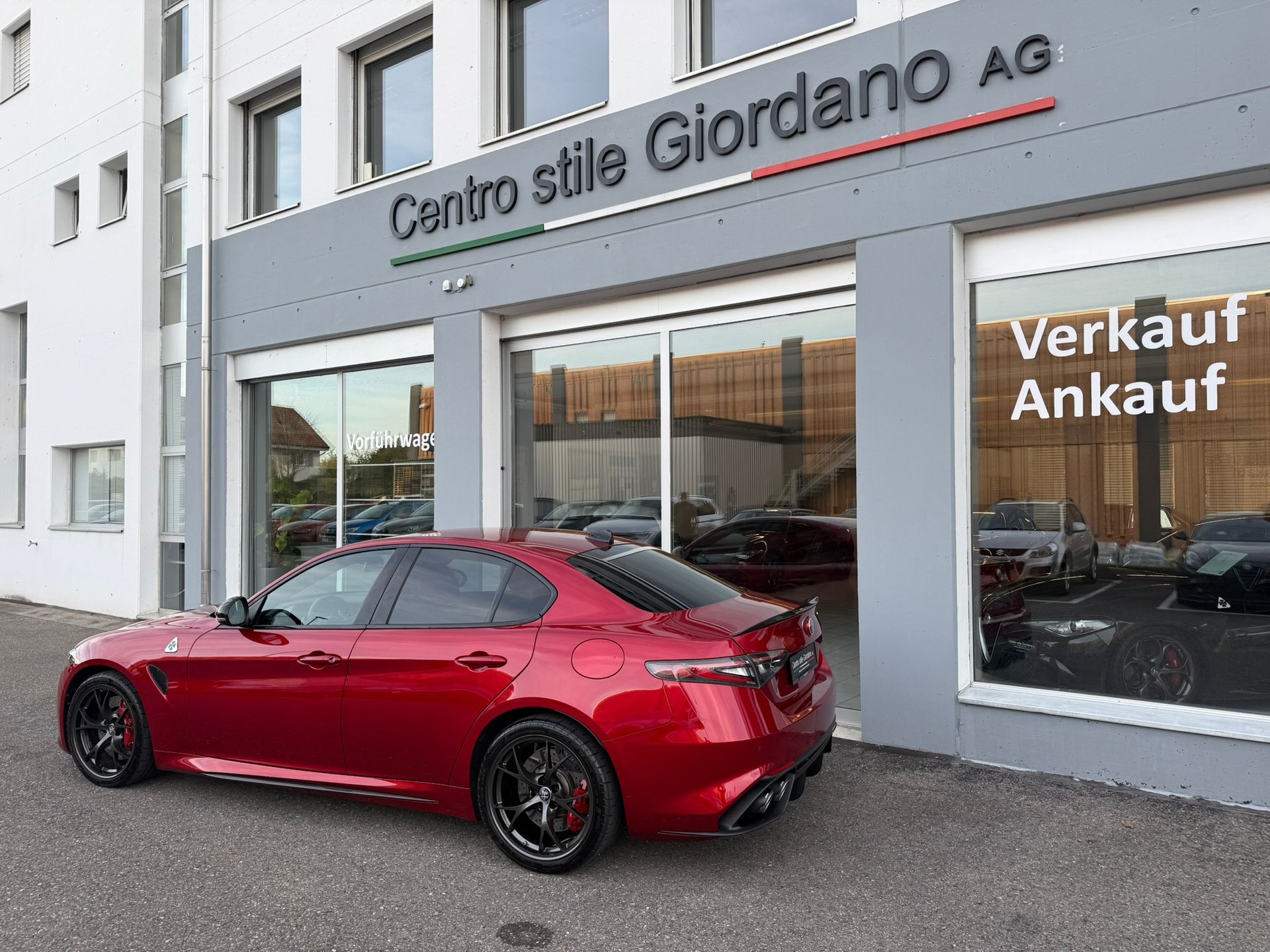 ALFA ROMEO Giulia 2.9 V6 Quadrifoglio 520PS "Rosso Etan+Akrapovic"-image-2