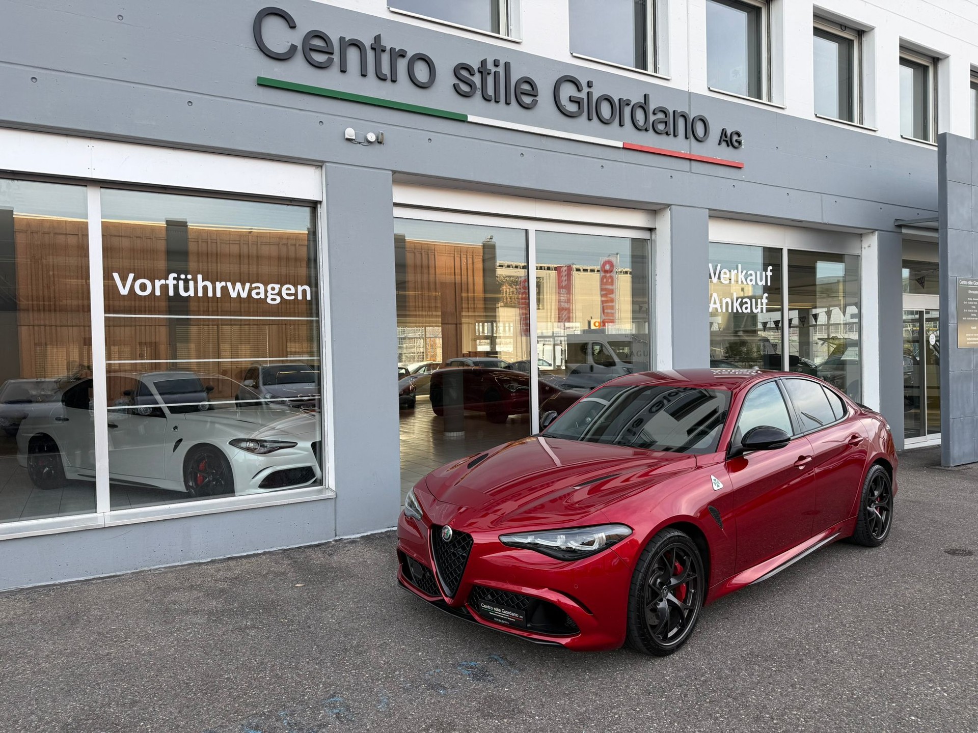 ALFA ROMEO Giulia 2.9 V6 Quadrifoglio 520PS "Rosso Etan+Akrapovic"-image-0