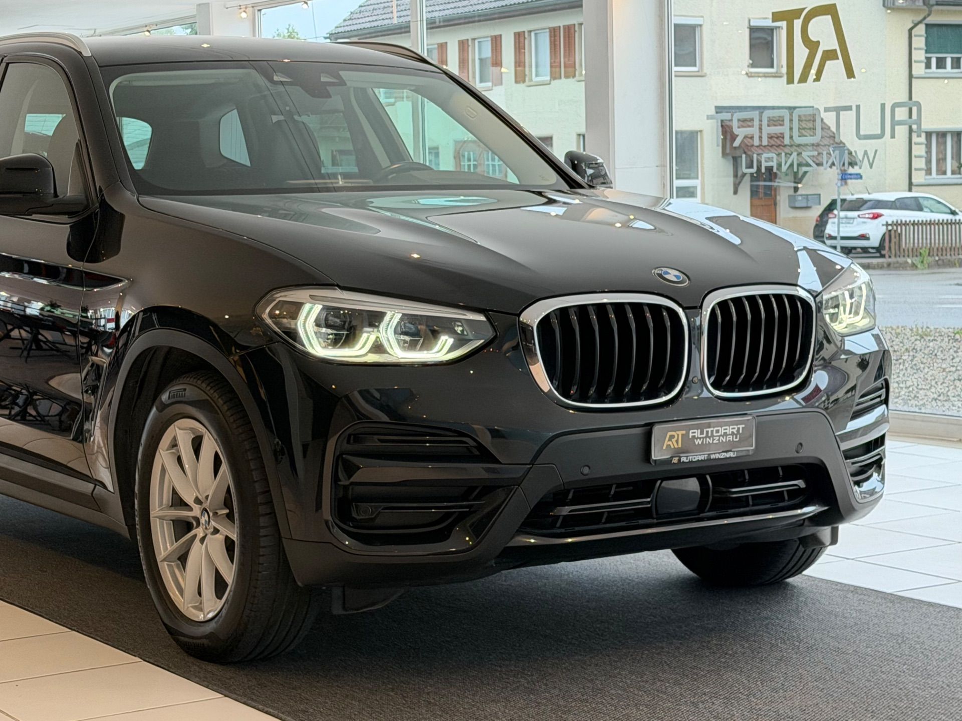 BMW X3 xDrive 20d Steptronic**AHK.**-showroom-element-3