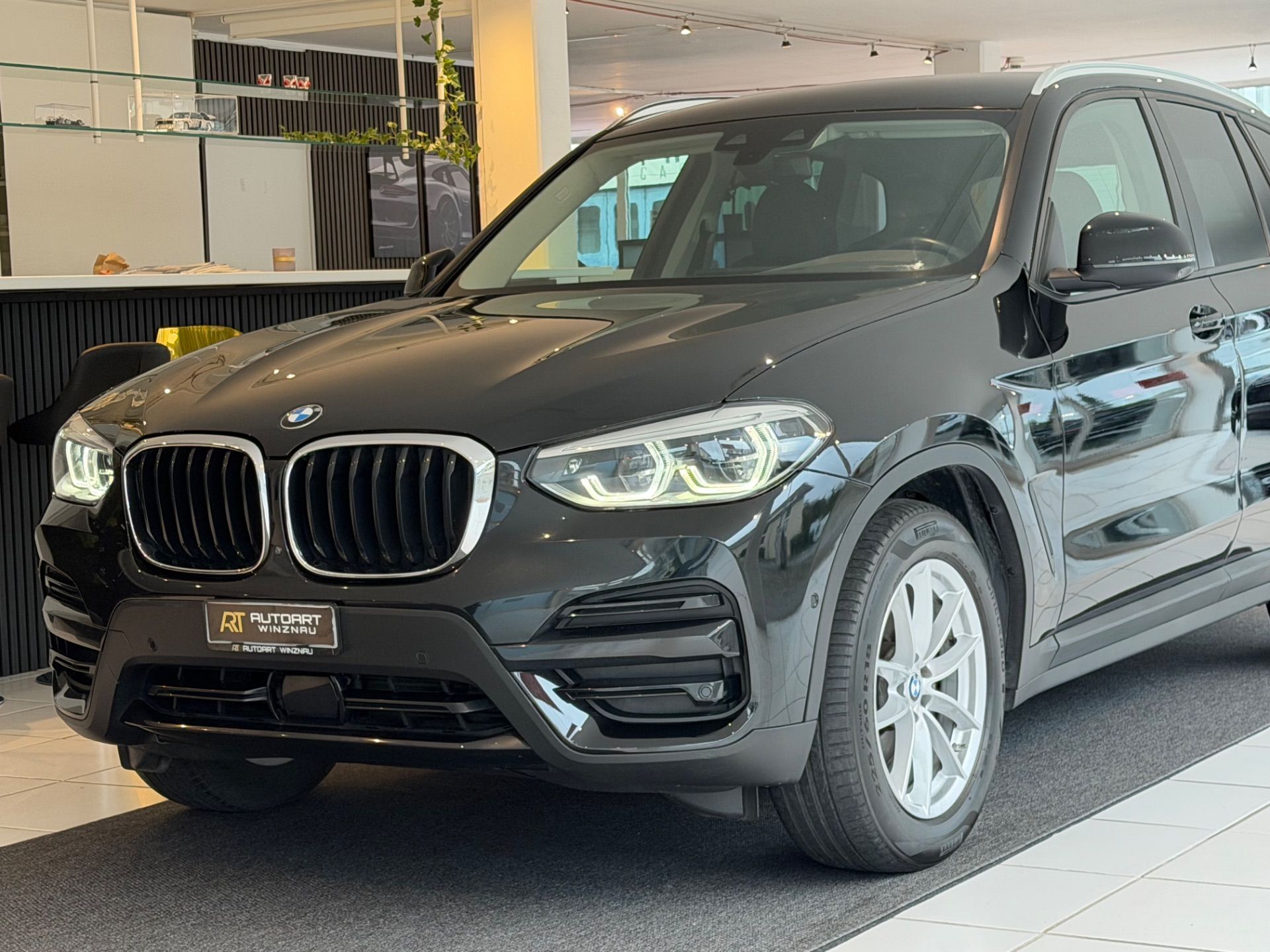 BMW X3 xDrive 20d Steptronic**AHK.**-showroom-element-1