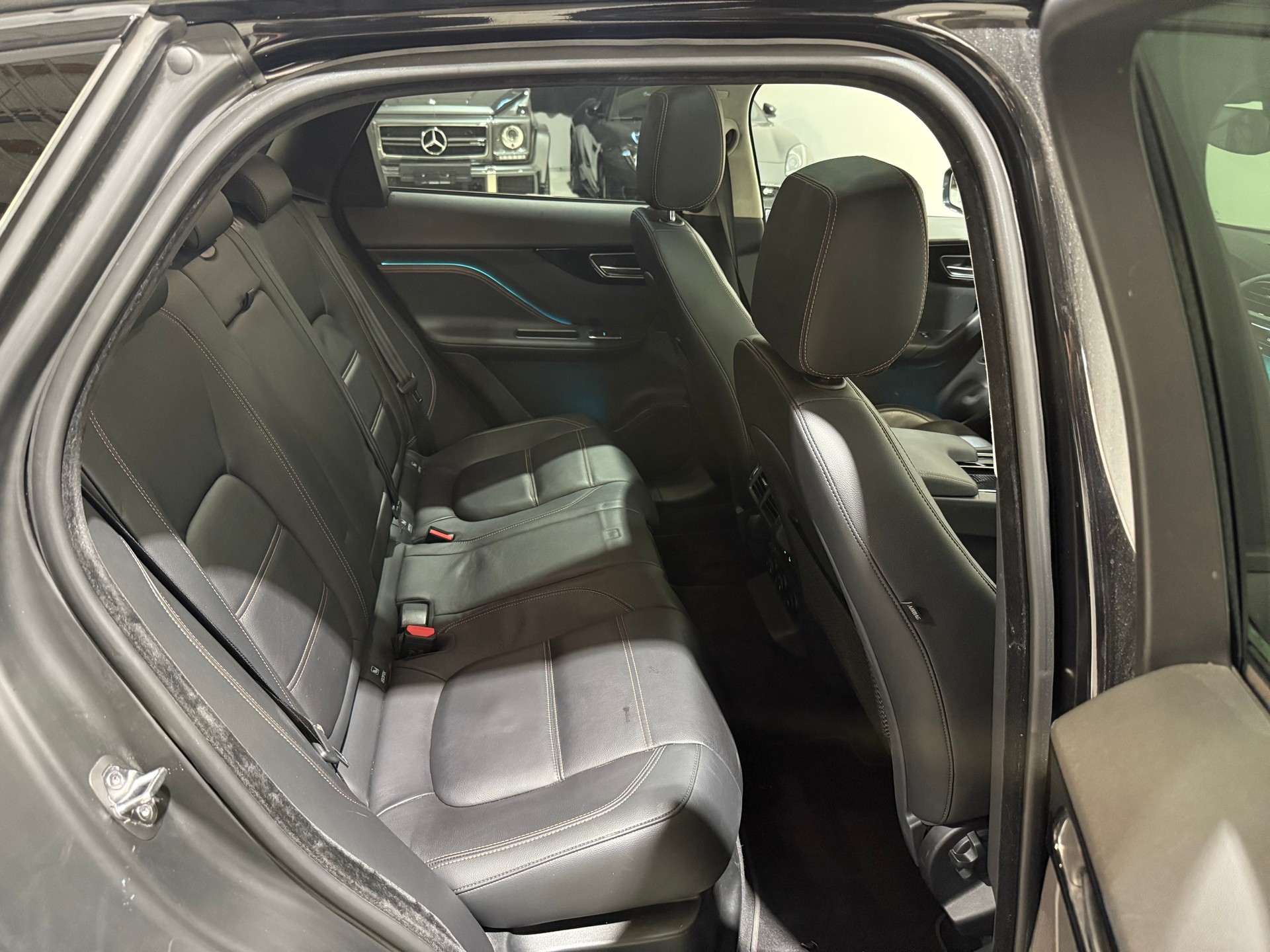 JAGUAR F-Pace 25t 2.0 Pure AWD Automatik CH-Fahrzeug-image-14