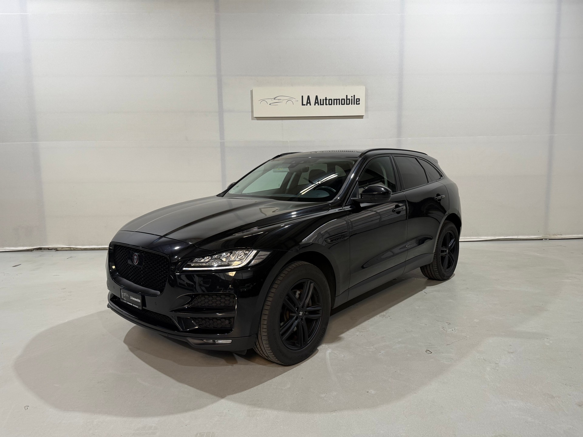 JAGUAR F-Pace 25t 2.0 Pure AWD Automatik CH-Fahrzeug-image-0