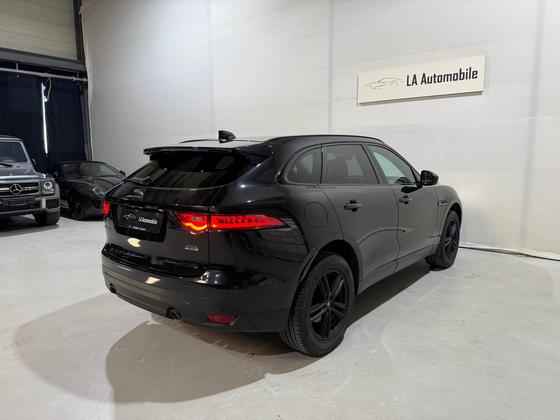 JAGUAR F-Pace 25t 2.0 Pure AWD Automatik CH-Fahrzeug-image-8