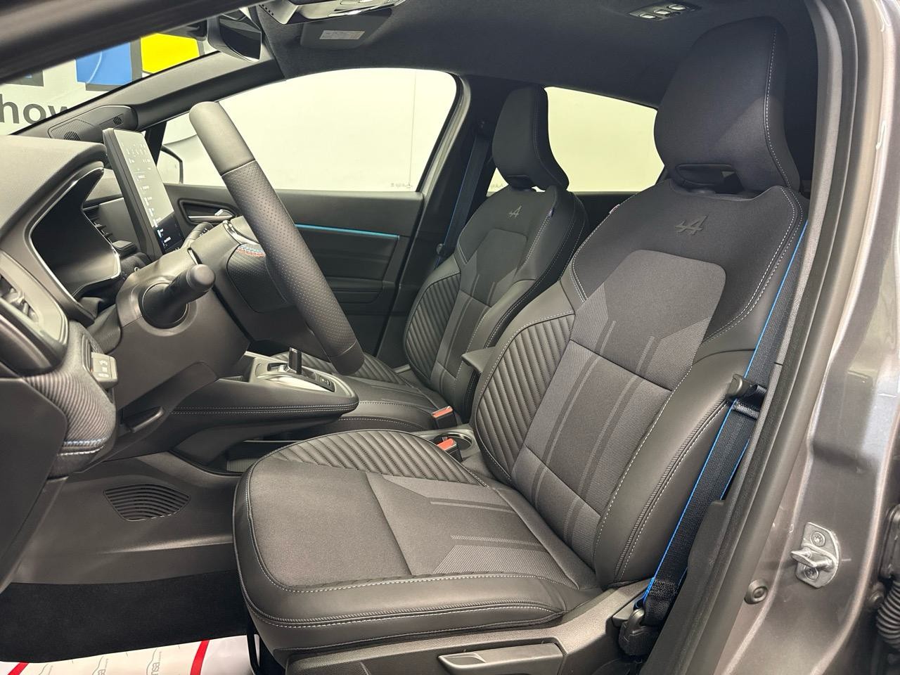 RENAULT Captur 1.8 E-Tech 160 Esprit Alpine DHT-image-3