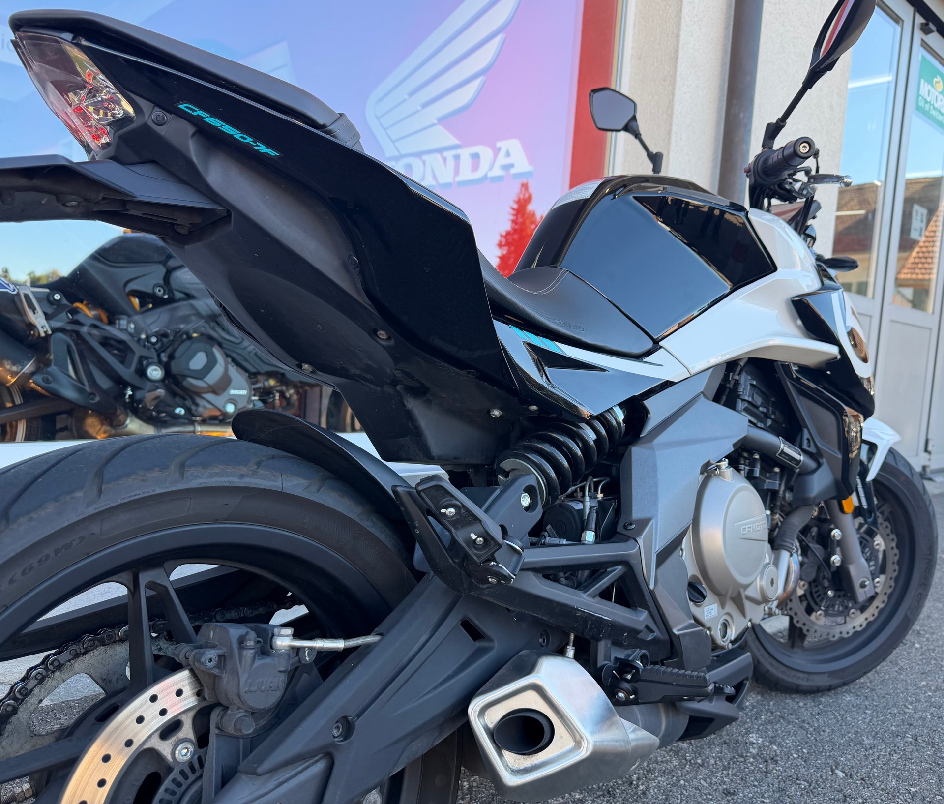 CF MOTO 650 NK-image-7