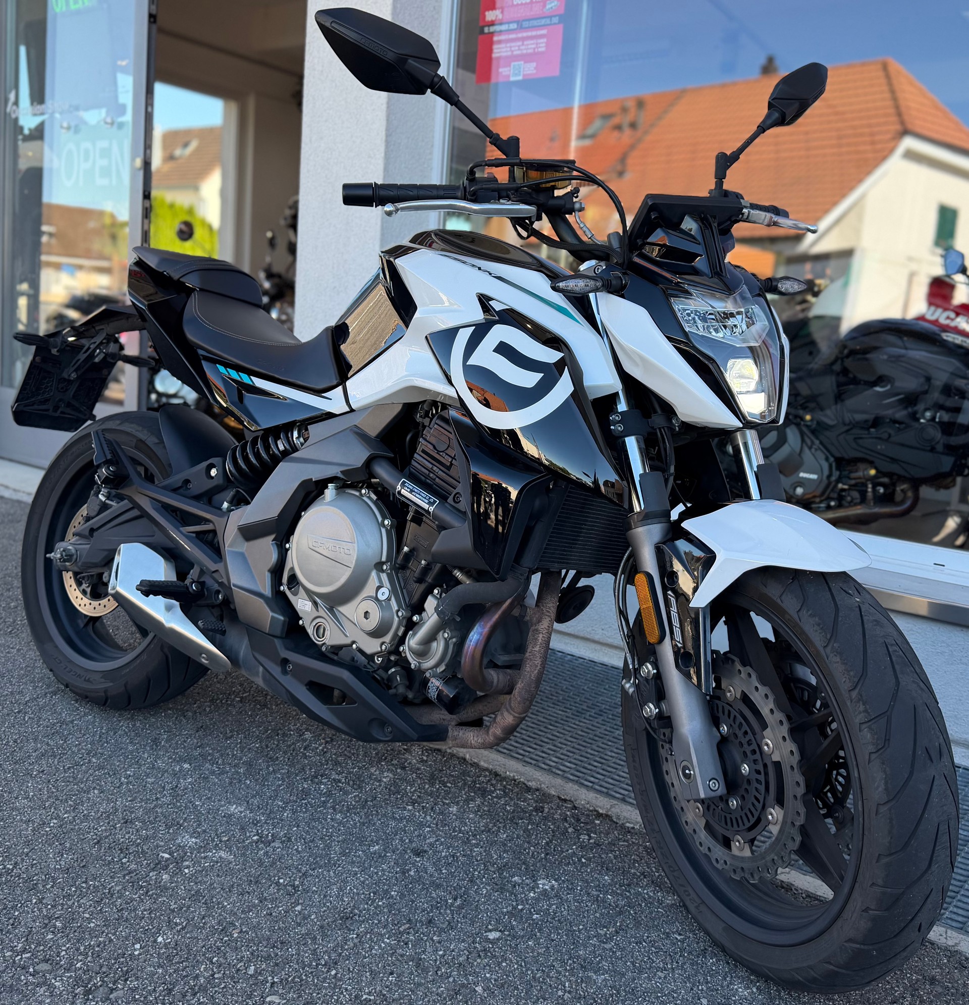 CF MOTO 650 NK-showroom-element-2