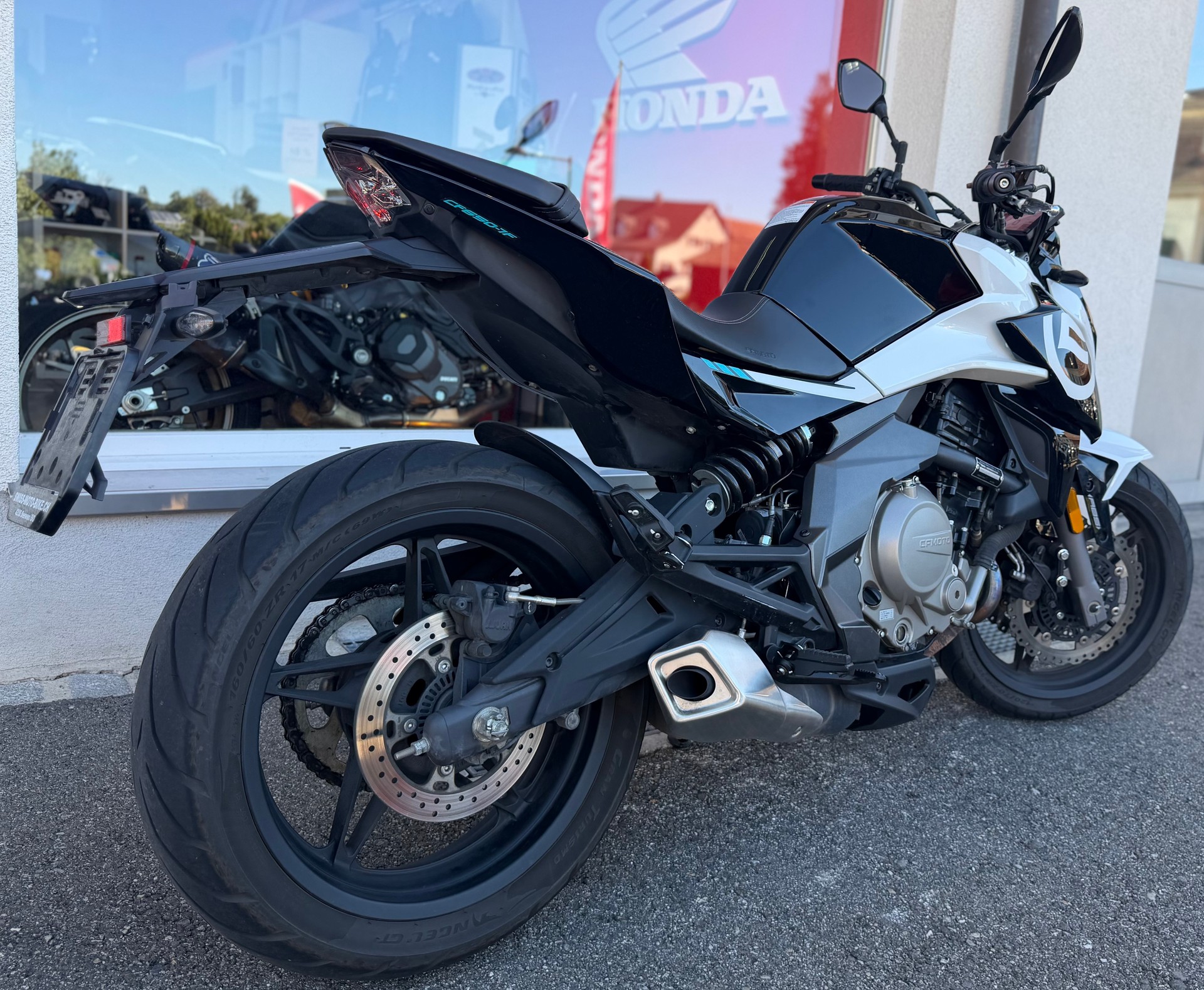 CF MOTO 650 NK-showroom-element-3