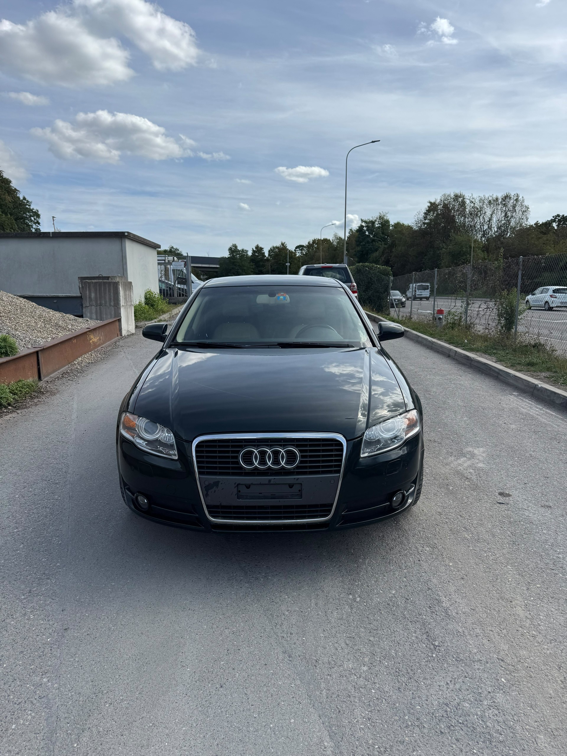AUDI A4 Limousine 3.2 FSI mit Frisch MFK 17.09.26-image-4