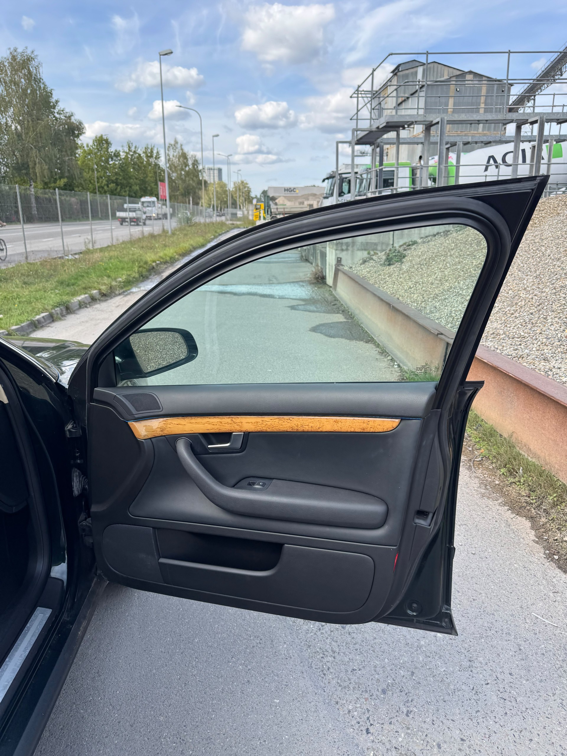 AUDI A4 Limousine 3.2 FSI mit Frisch MFK 17.09.26-image-16