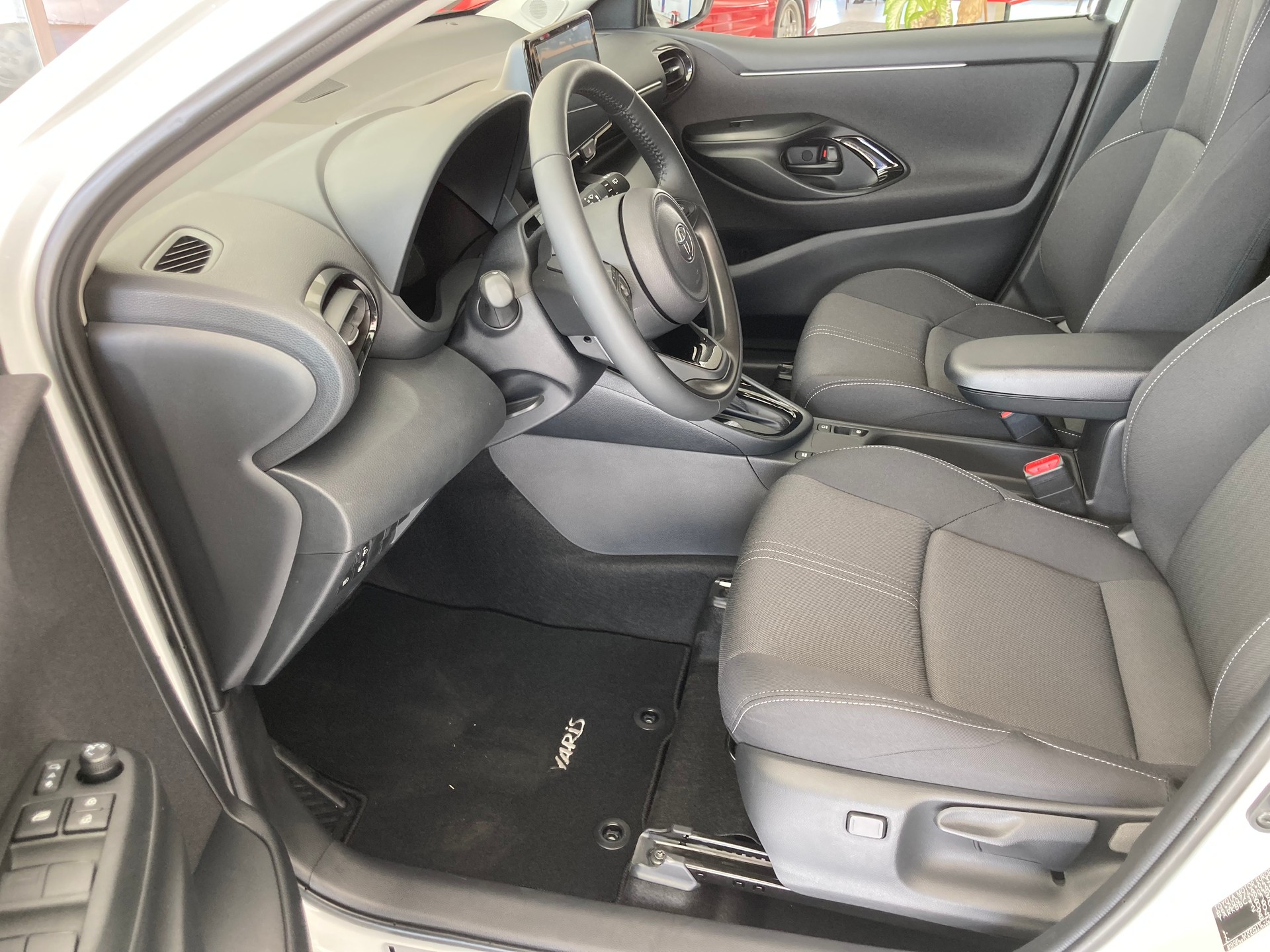 TOYOTA Yaris 1.5 Trend e-CVT-image-8