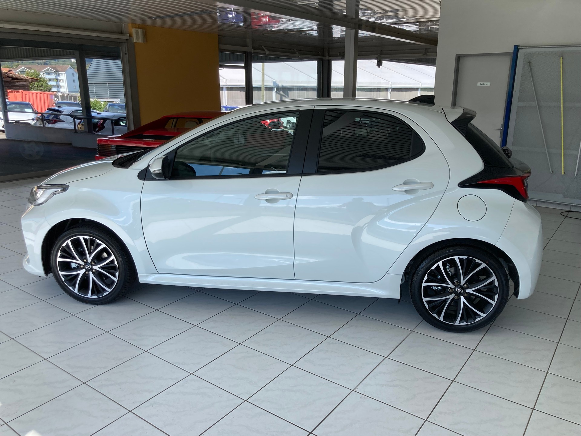 TOYOTA Yaris 1.5 Trend e-CVT-image-7