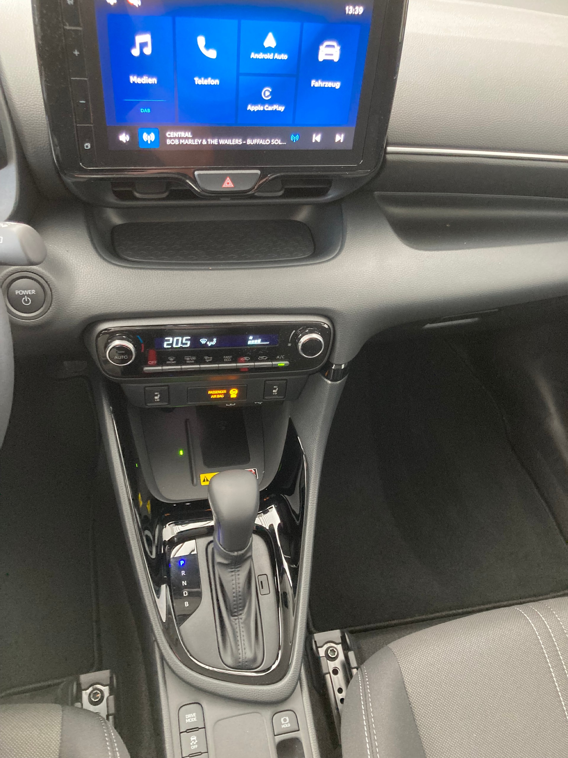 TOYOTA Yaris 1.5 Trend e-CVT-image-10