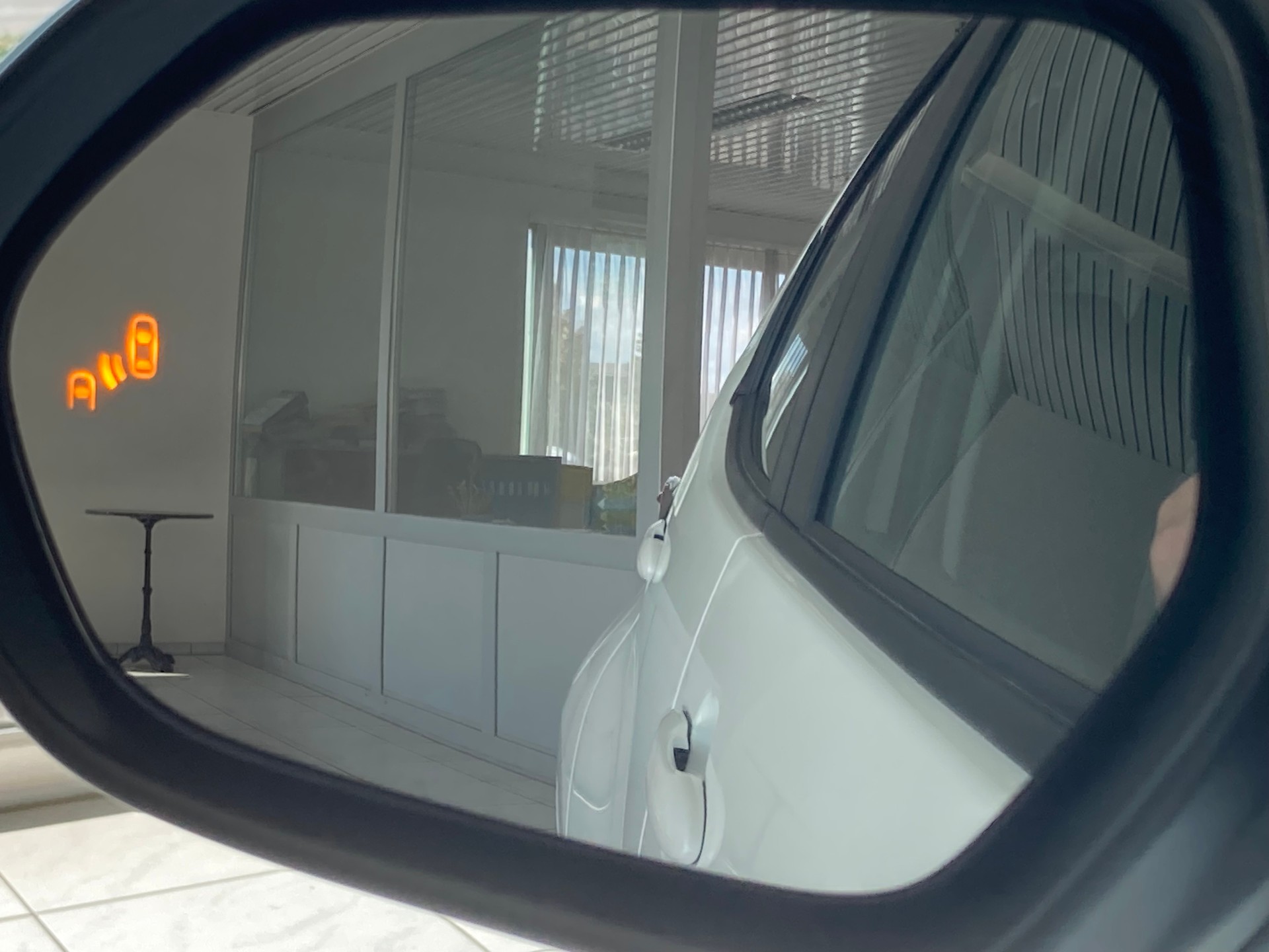 TOYOTA Yaris 1.5 Trend e-CVT-image-12
