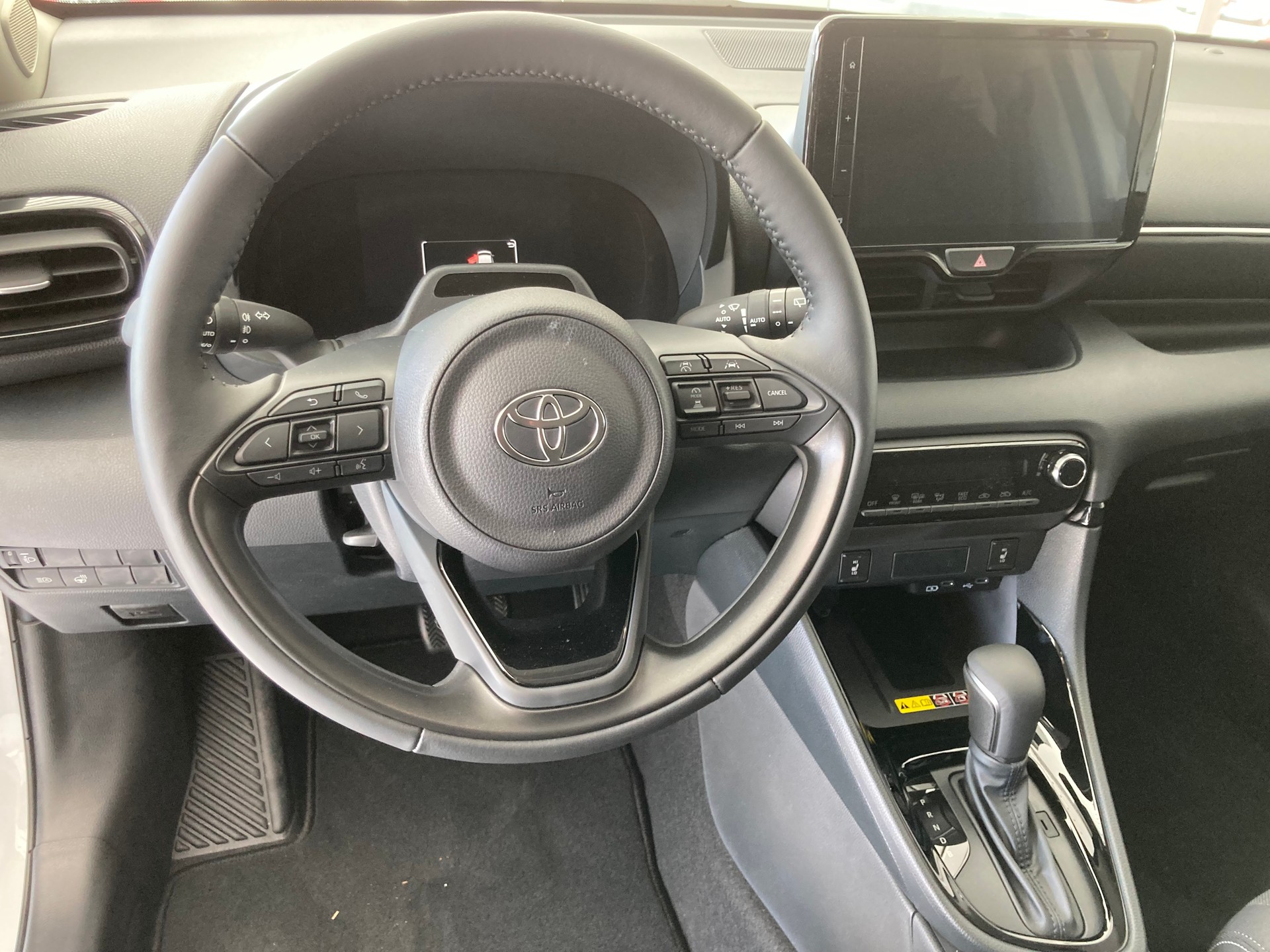 TOYOTA Yaris 1.5 Trend e-CVT-image-9