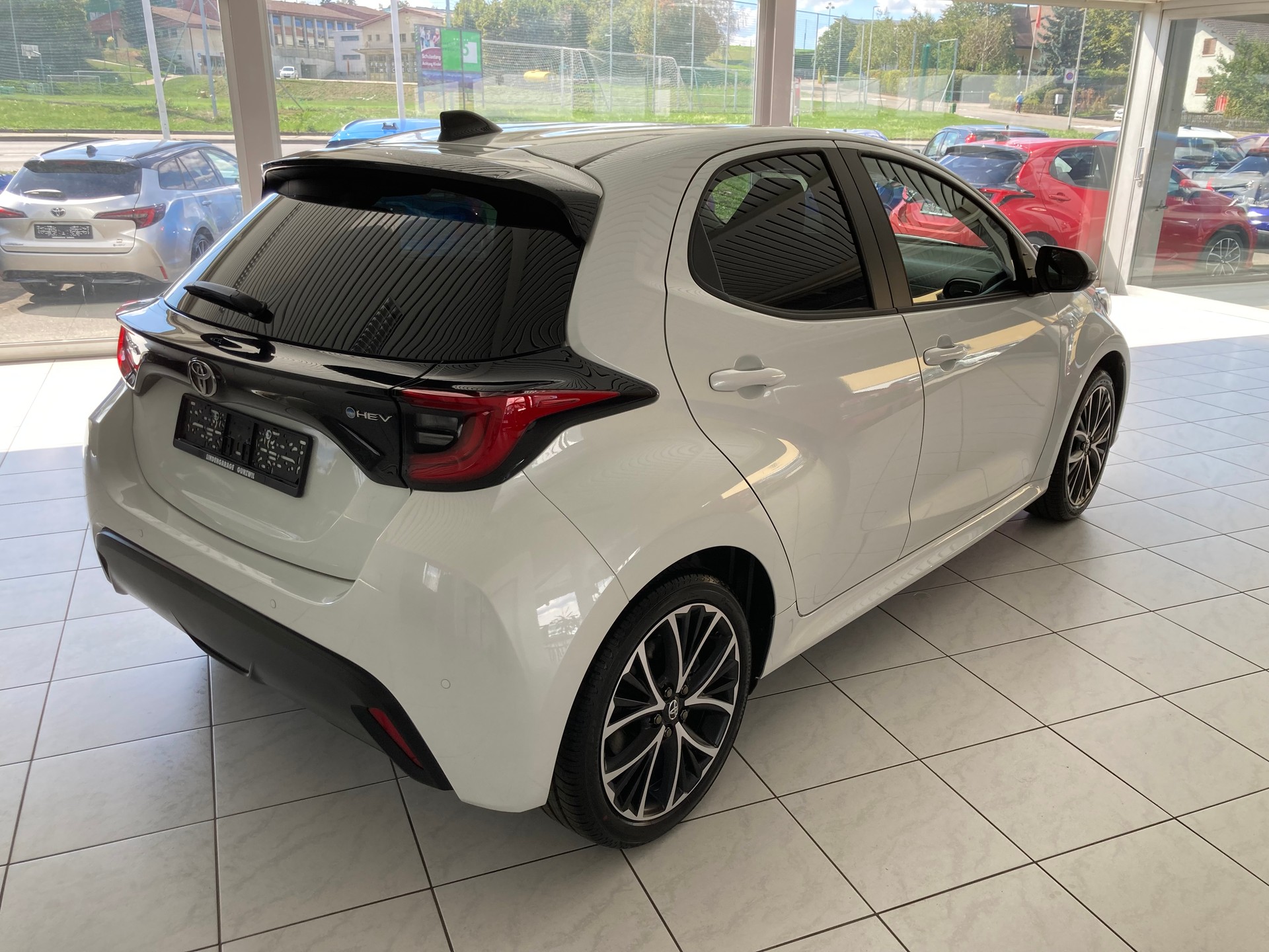 TOYOTA Yaris 1.5 Trend e-CVT-image-4