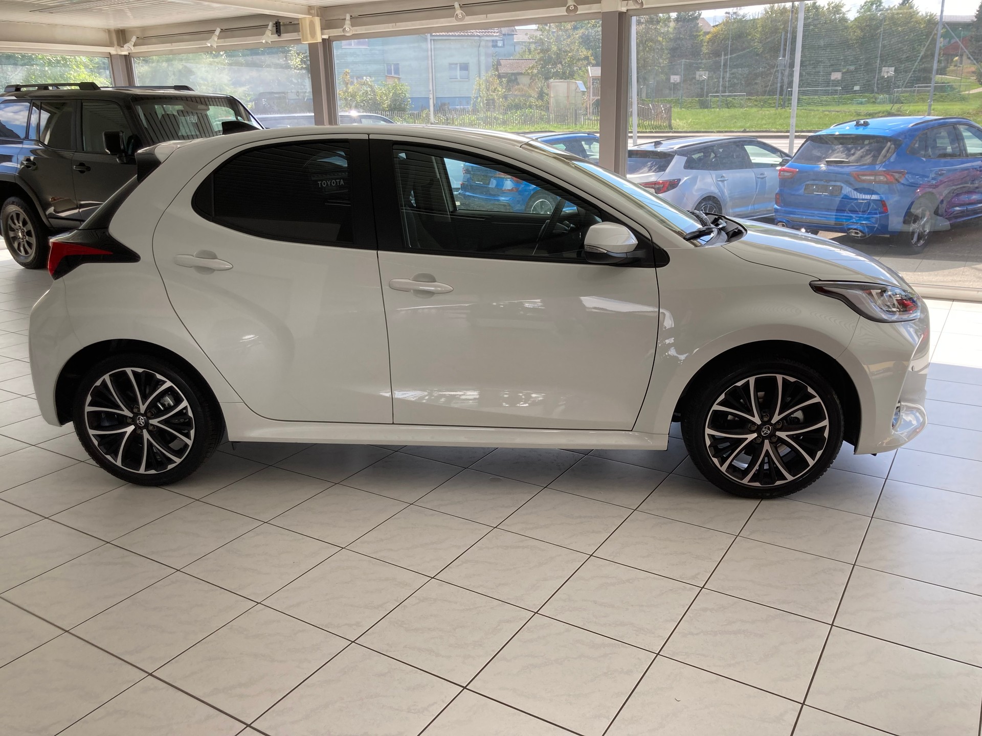 TOYOTA Yaris 1.5 Trend e-CVT-image-3