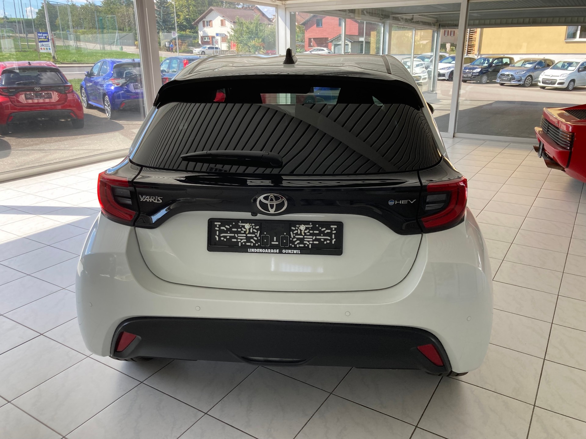 TOYOTA Yaris 1.5 Trend e-CVT-image-5