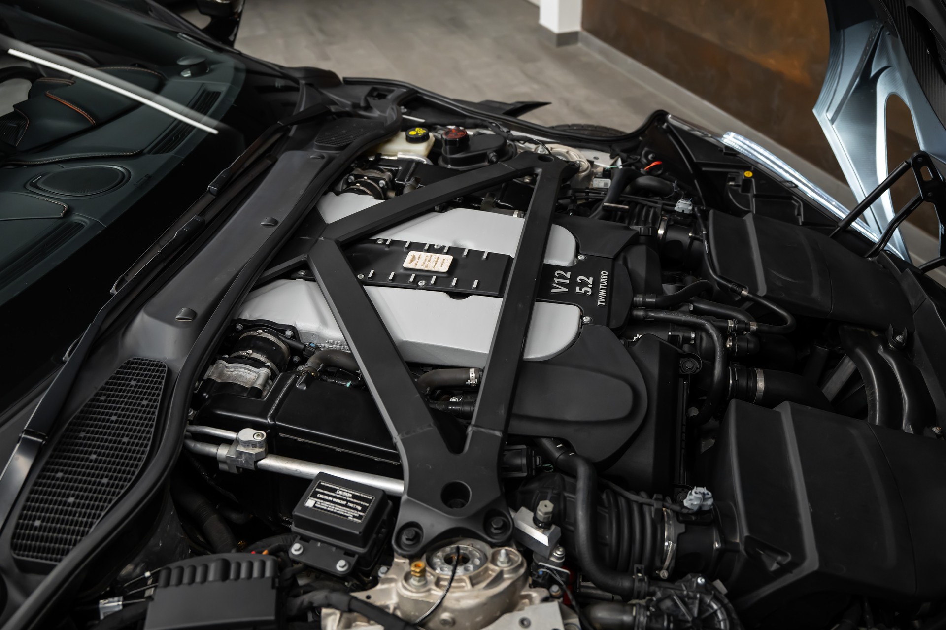 ASTON MARTIN DBS Coupé Superleggera *Full Carbon*Black Satin*PPF*-image-18