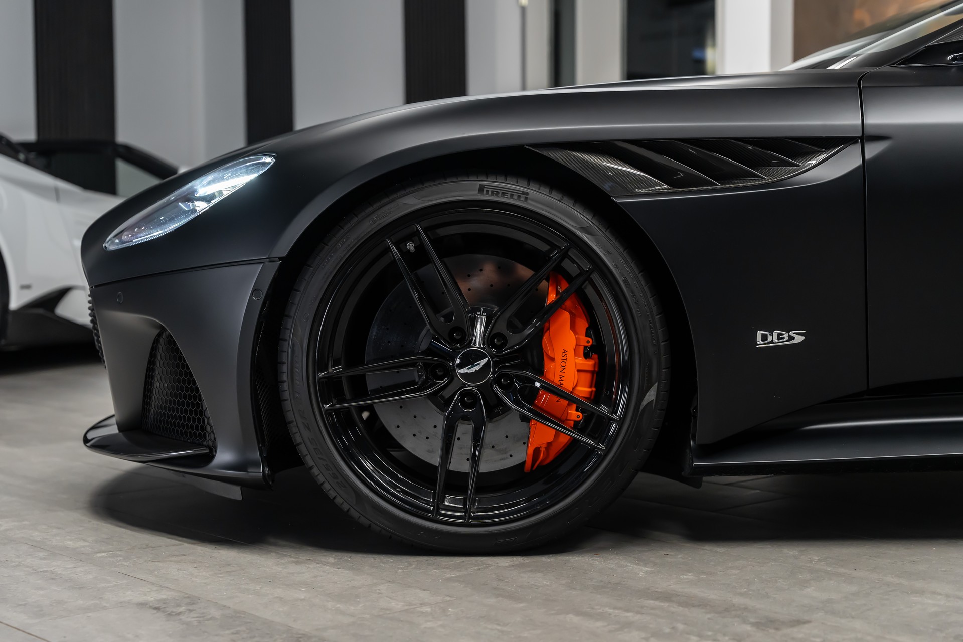 ASTON MARTIN DBS Coupé Superleggera *Full Carbon*Black Satin*PPF*-image-4