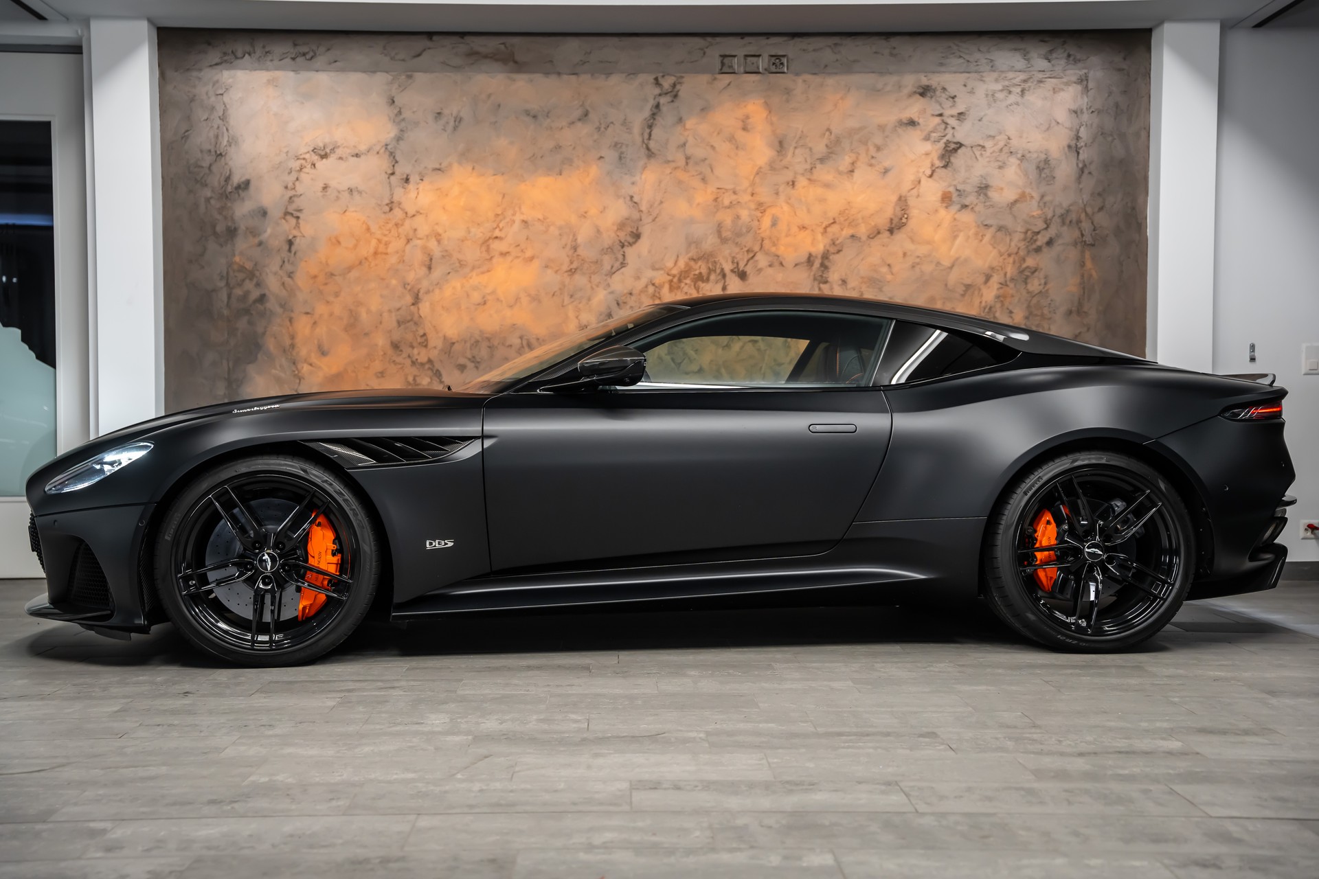 ASTON MARTIN DBS Coupé Superleggera *Full Carbon*Black Satin*PPF*-image-7