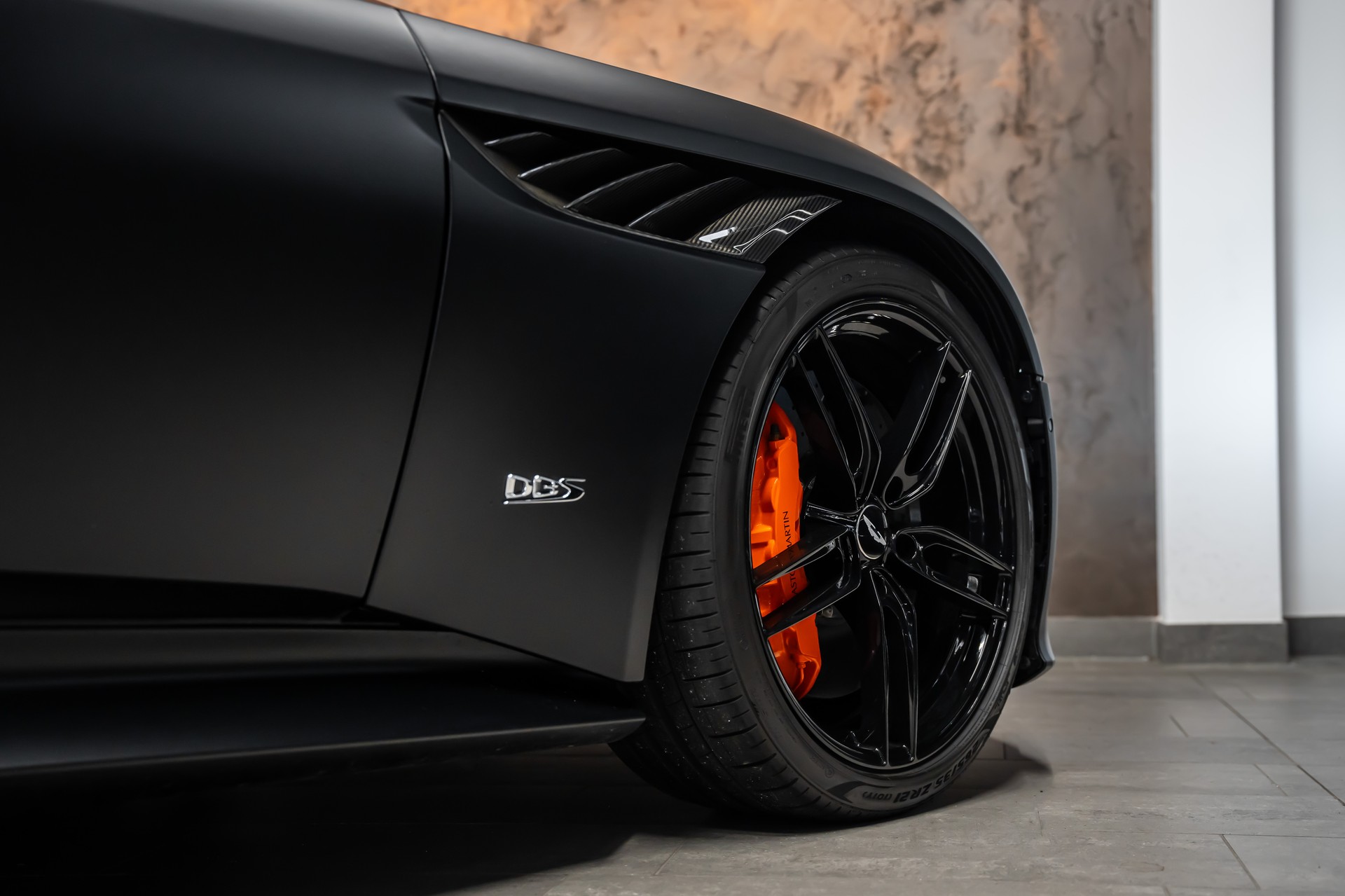 ASTON MARTIN DBS Coupé Superleggera *Full Carbon*Black Satin*PPF*-image-12