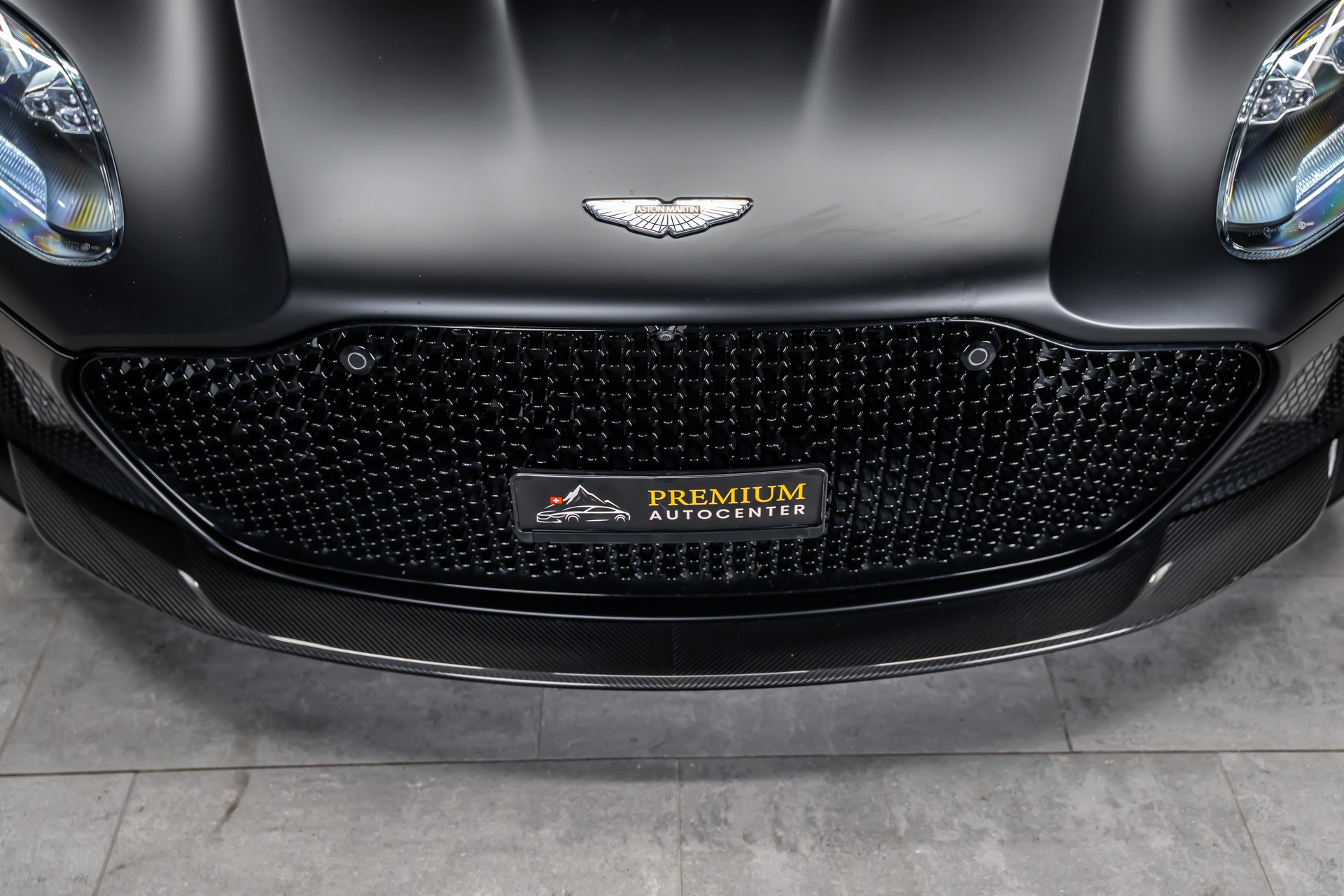 ASTON MARTIN DBS Coupé Superleggera *Full Carbon*Black Satin*PPF*-image-9