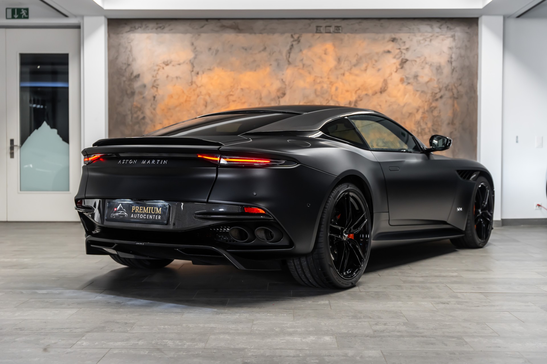 ASTON MARTIN DBS Coupé Superleggera *Full Carbon*Black Satin*PPF*-image-13