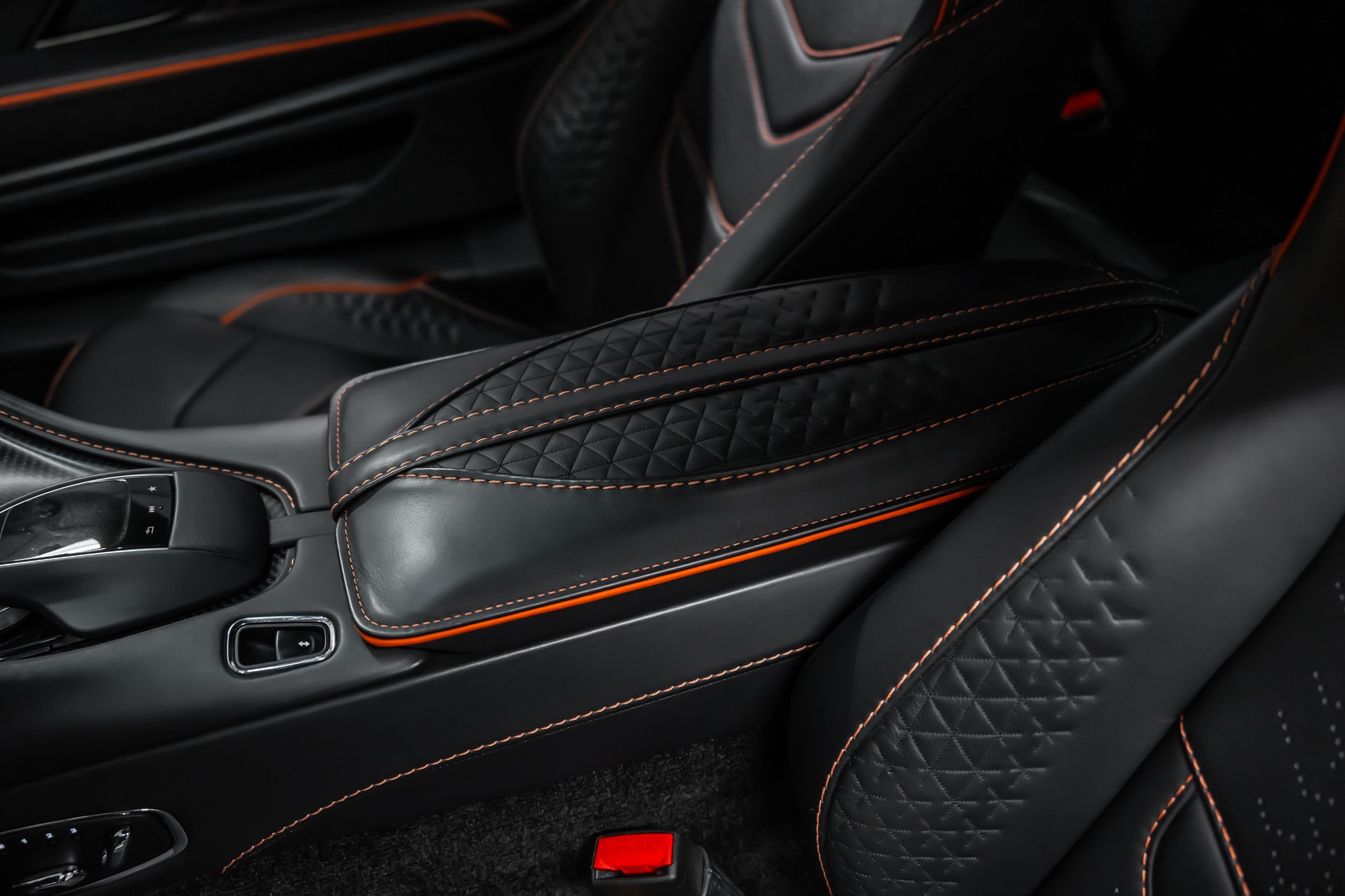 ASTON MARTIN DBS Coupé Superleggera *Full Carbon*Black Satin*PPF*-image-24