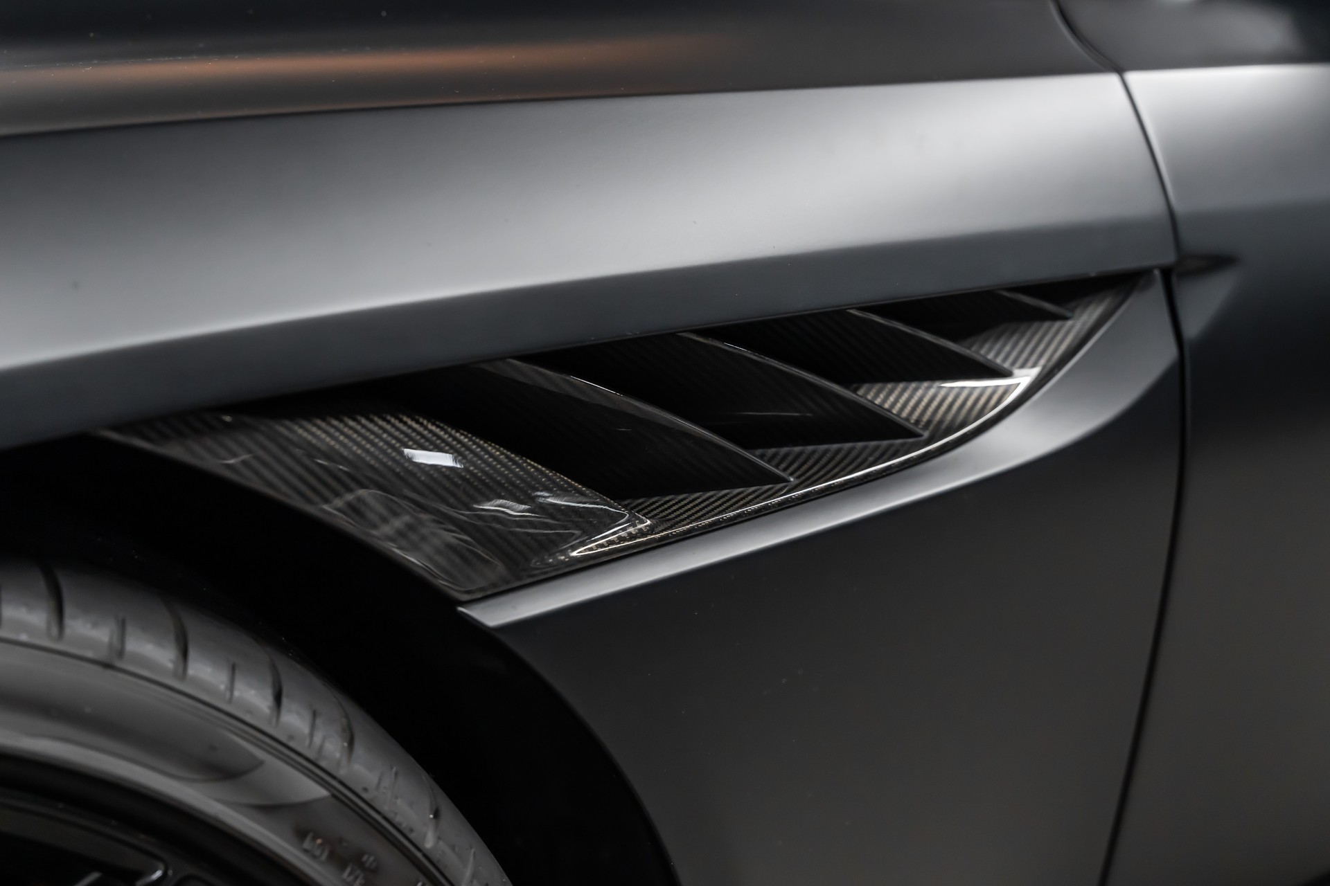 ASTON MARTIN DBS Coupé Superleggera *Full Carbon*Black Satin*PPF*-image-11