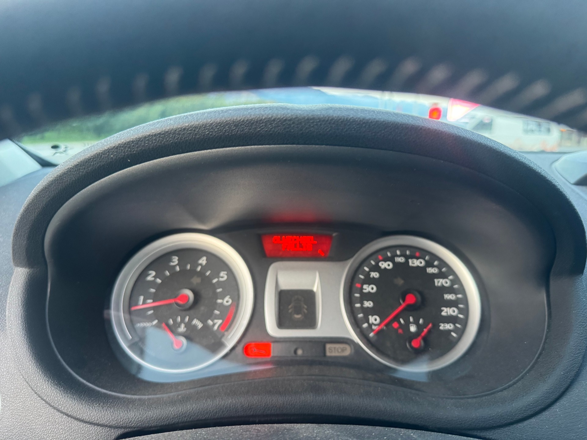 RENAULT Clio 1.4 16V Dynamique-image-8