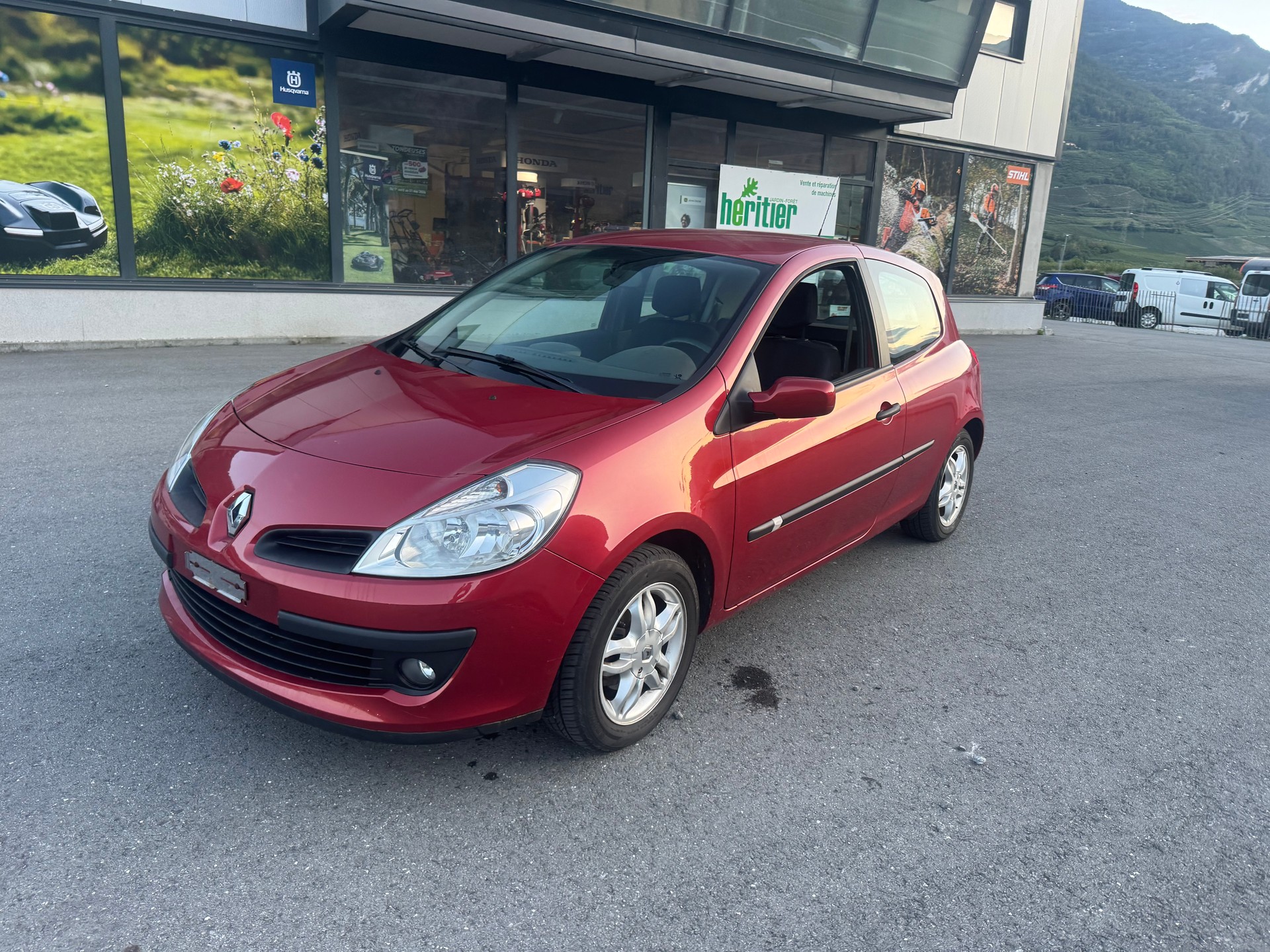 RENAULT Clio 1.4 16V Dynamique-image-2