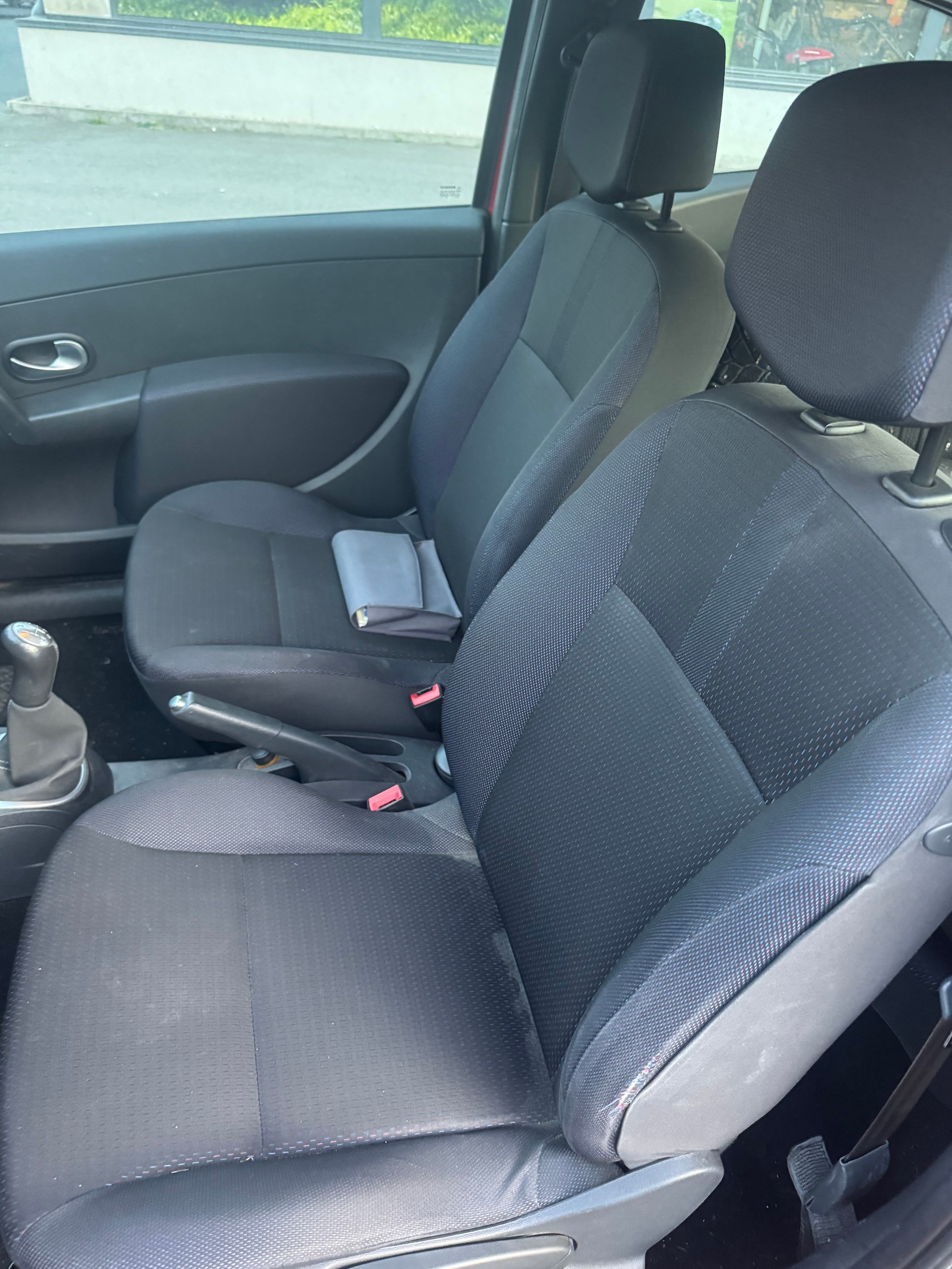 RENAULT Clio 1.4 16V Dynamique-image-6