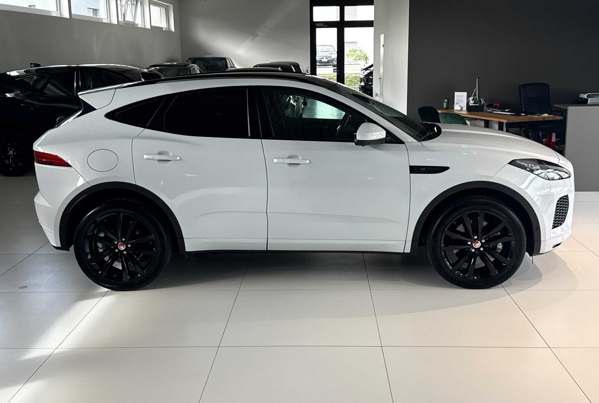 JAGUAR E-Pace 2.0d D240 R-Dynamic S AWD Automatik ***CH-Fahrzeug***240PS***Bremsen+Bereifung NEU***-image-32