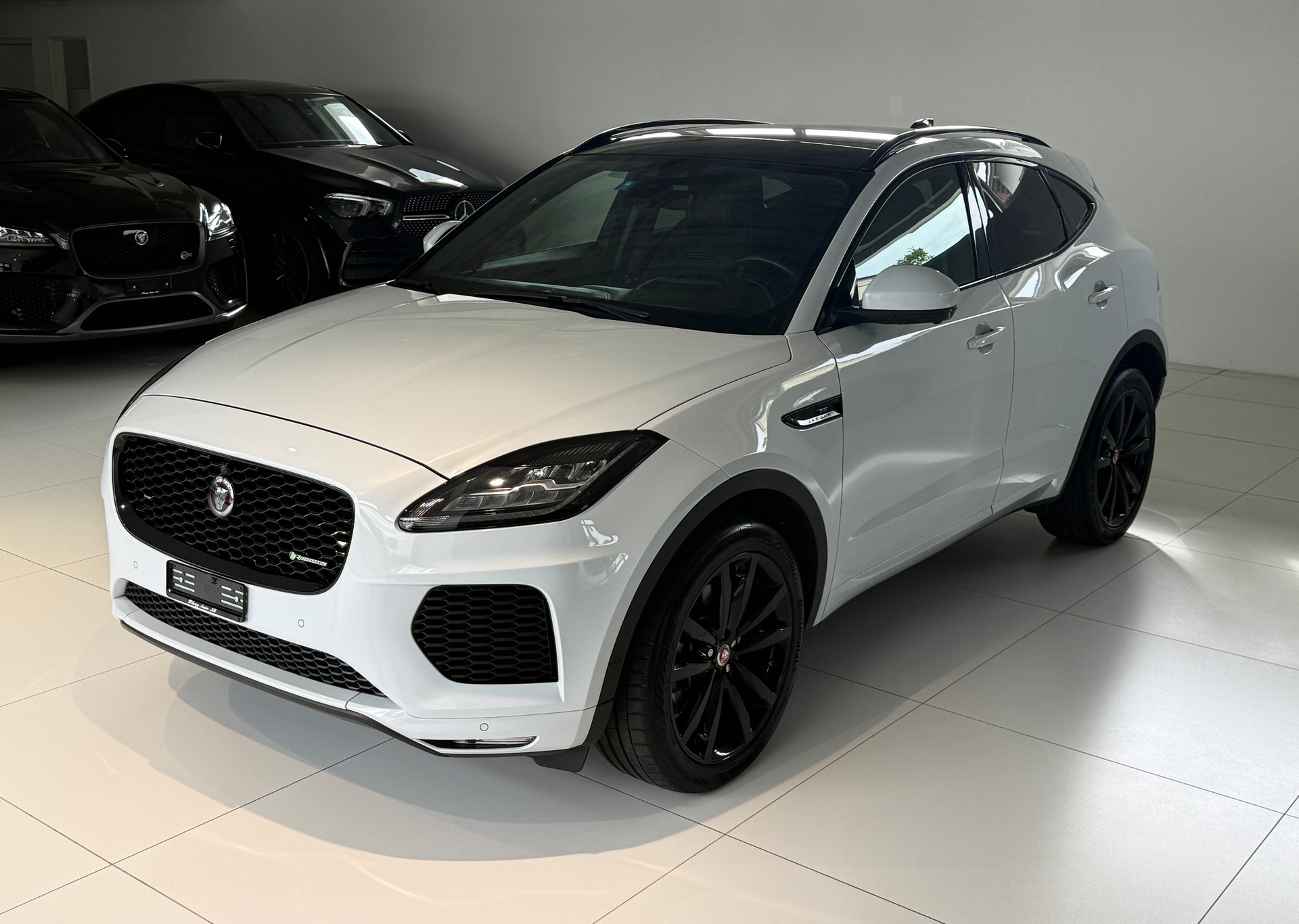 JAGUAR E-Pace 2.0d D240 R-Dynamic S AWD Automatik ***CH-Fahrzeug***240PS***Bremsen+Bereifung NEU***-image-2