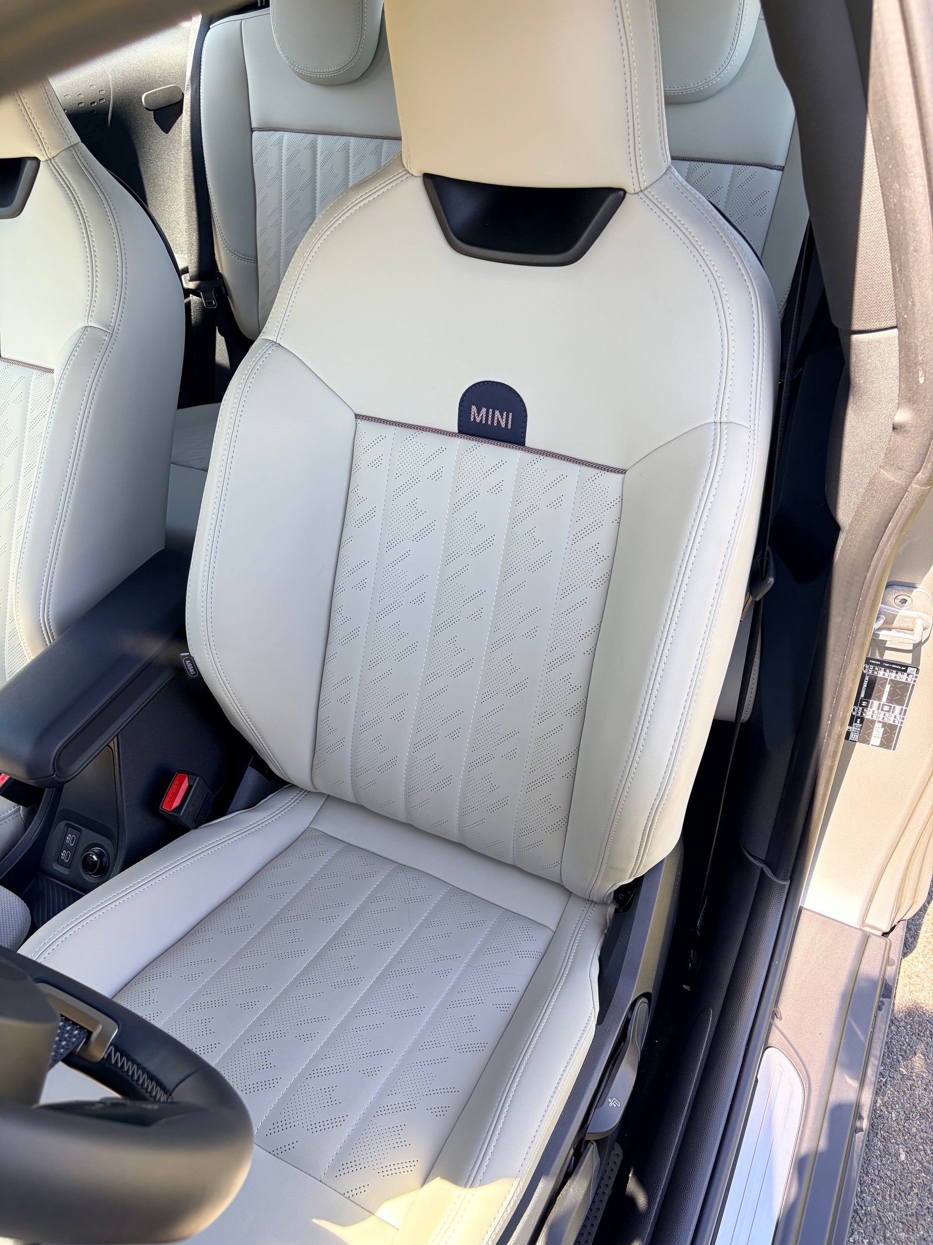 MINI Cooper C DKG 1.5 Essence, New Model-image-9