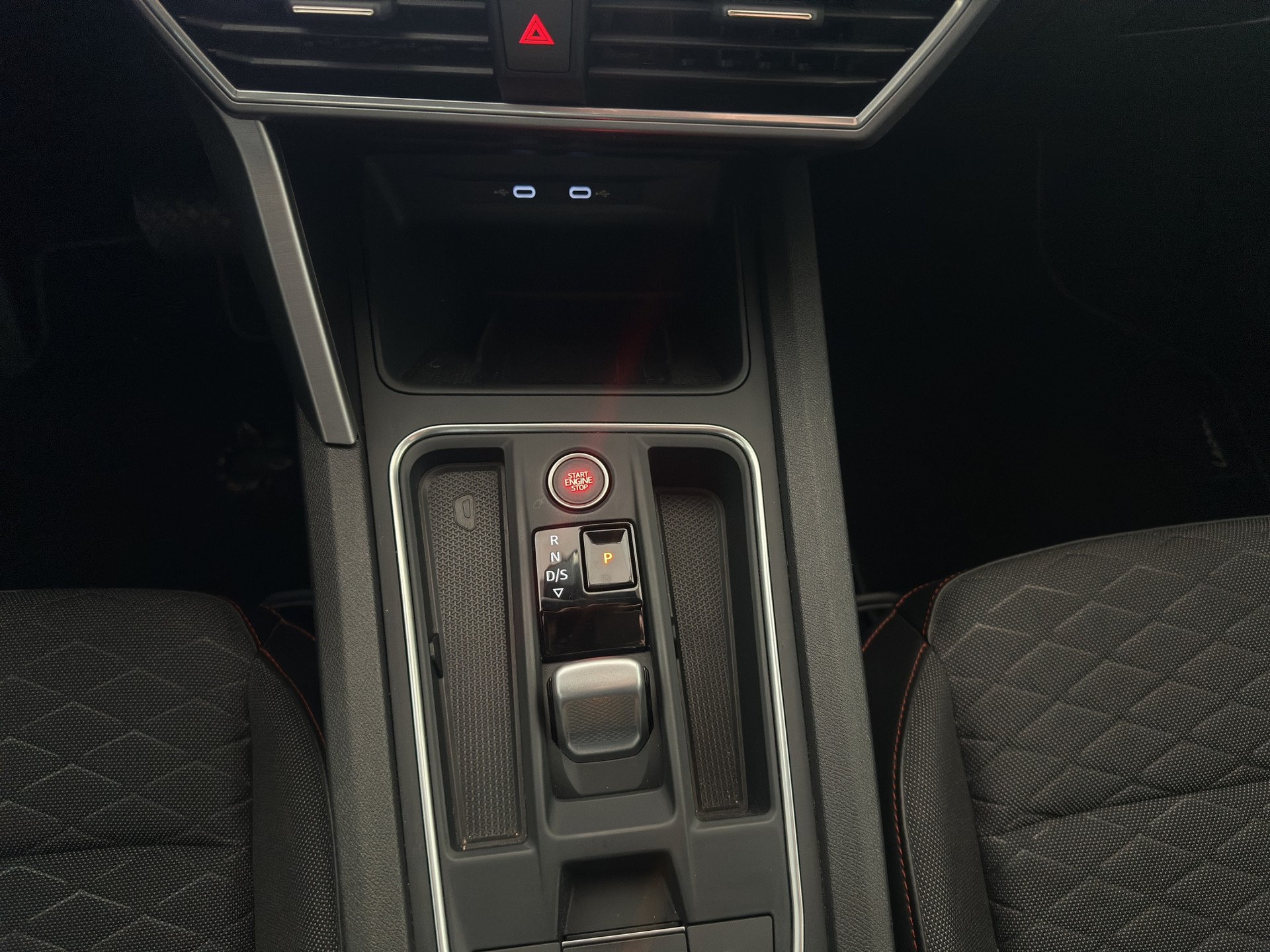 SEAT Leon 1.5 eTSI mHEV DSG Hola FR-image-17
