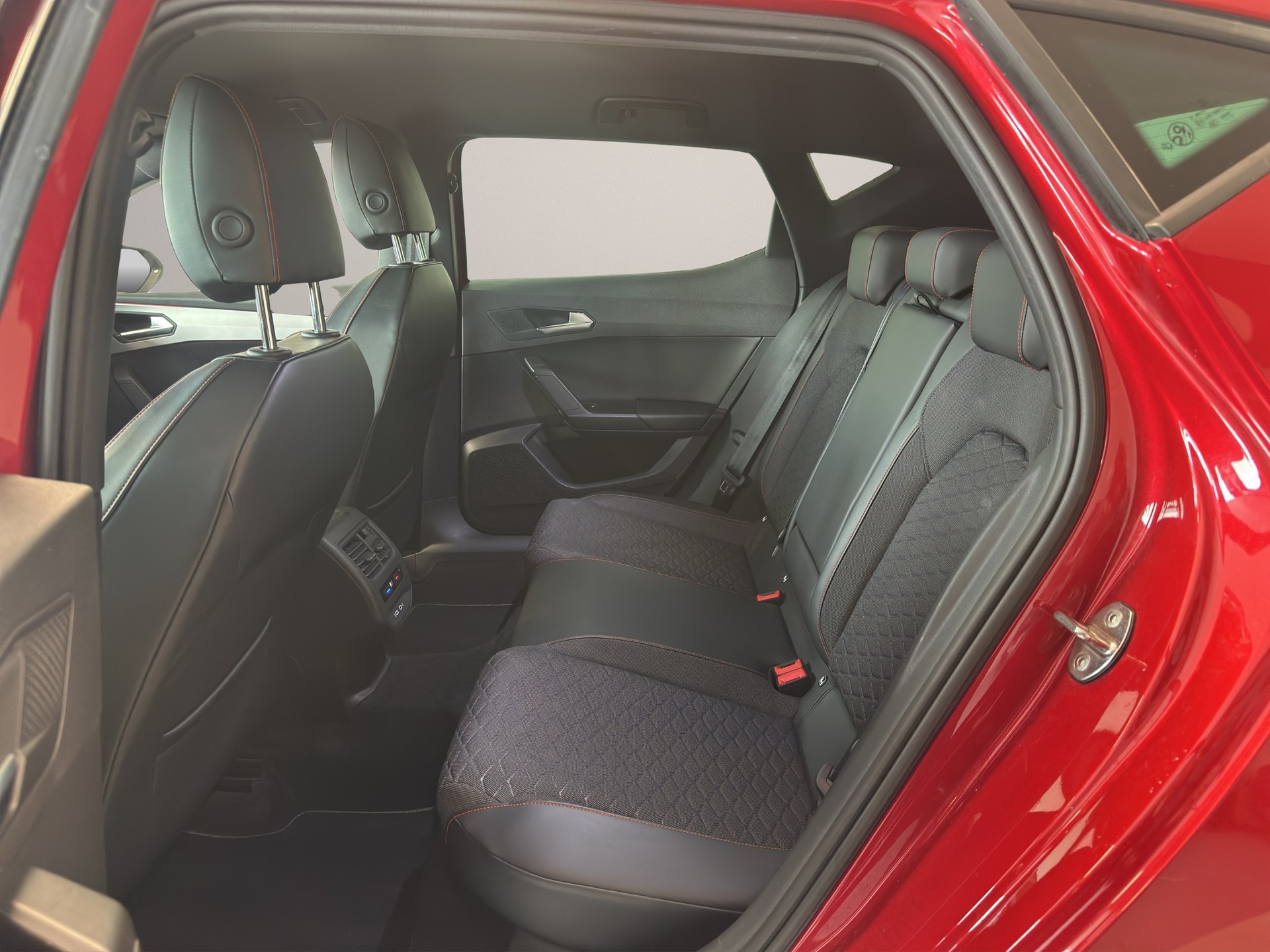 SEAT Leon 1.5 eTSI mHEV DSG Hola FR-image-9