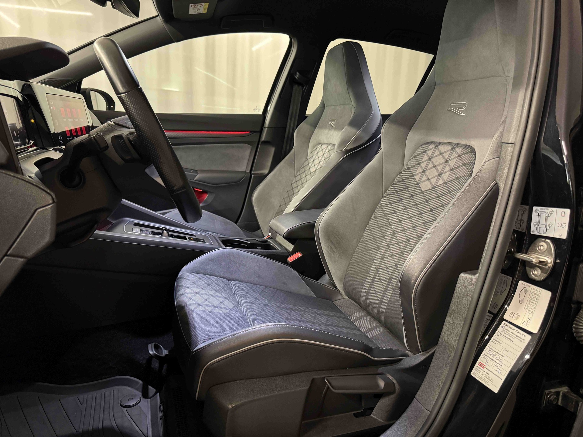 VW Golf 1.5 eTSI mHEV ACT R-Line DSG-image-7