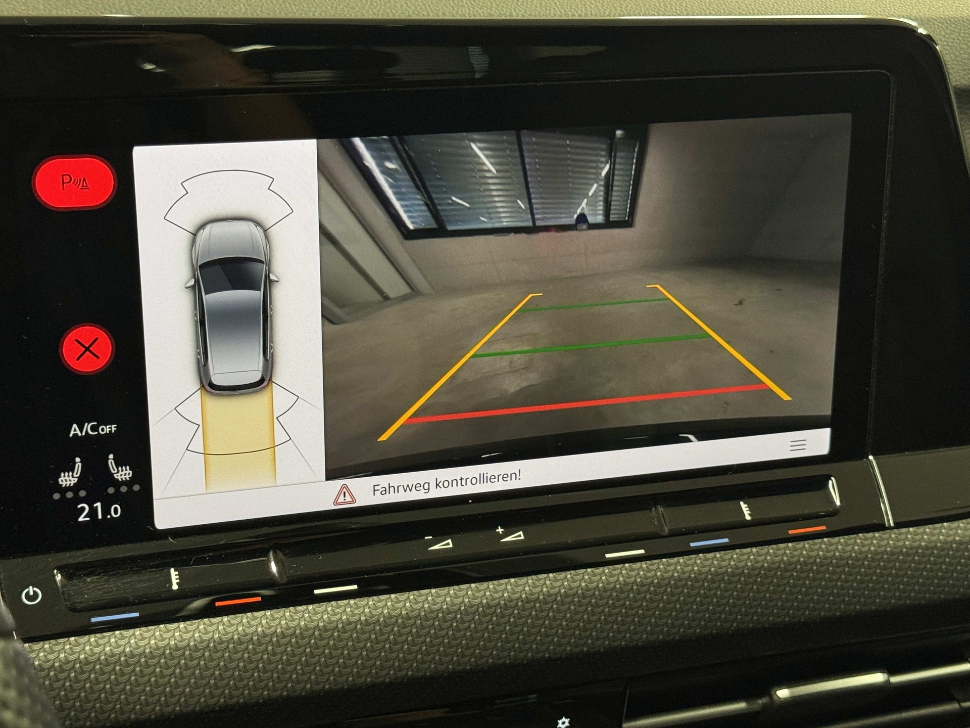VW Golf 1.5 eTSI mHEV ACT R-Line DSG-image-11