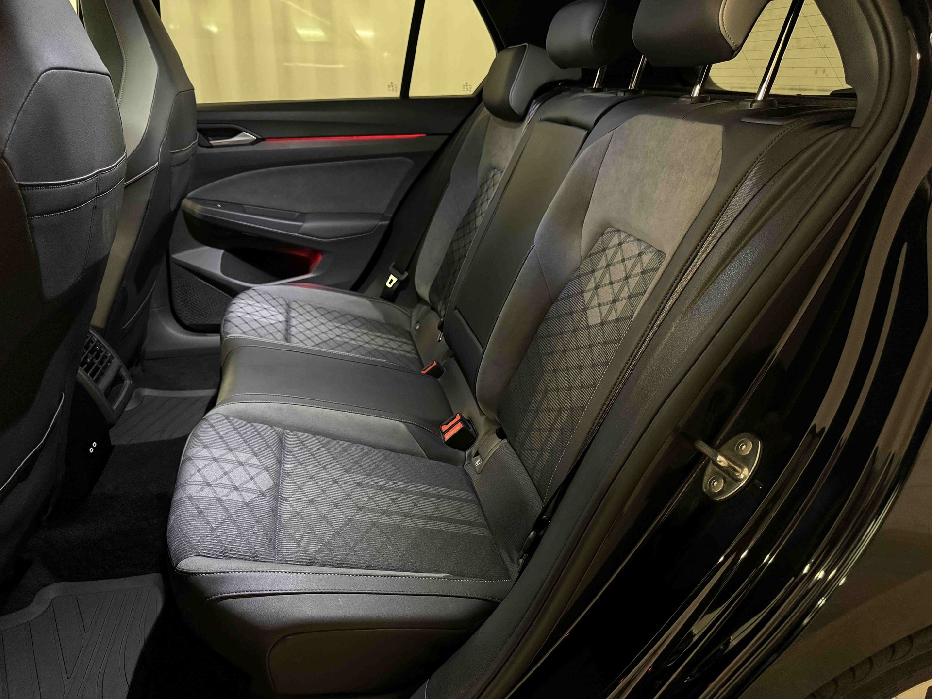 VW Golf 1.5 eTSI mHEV ACT R-Line DSG-image-15