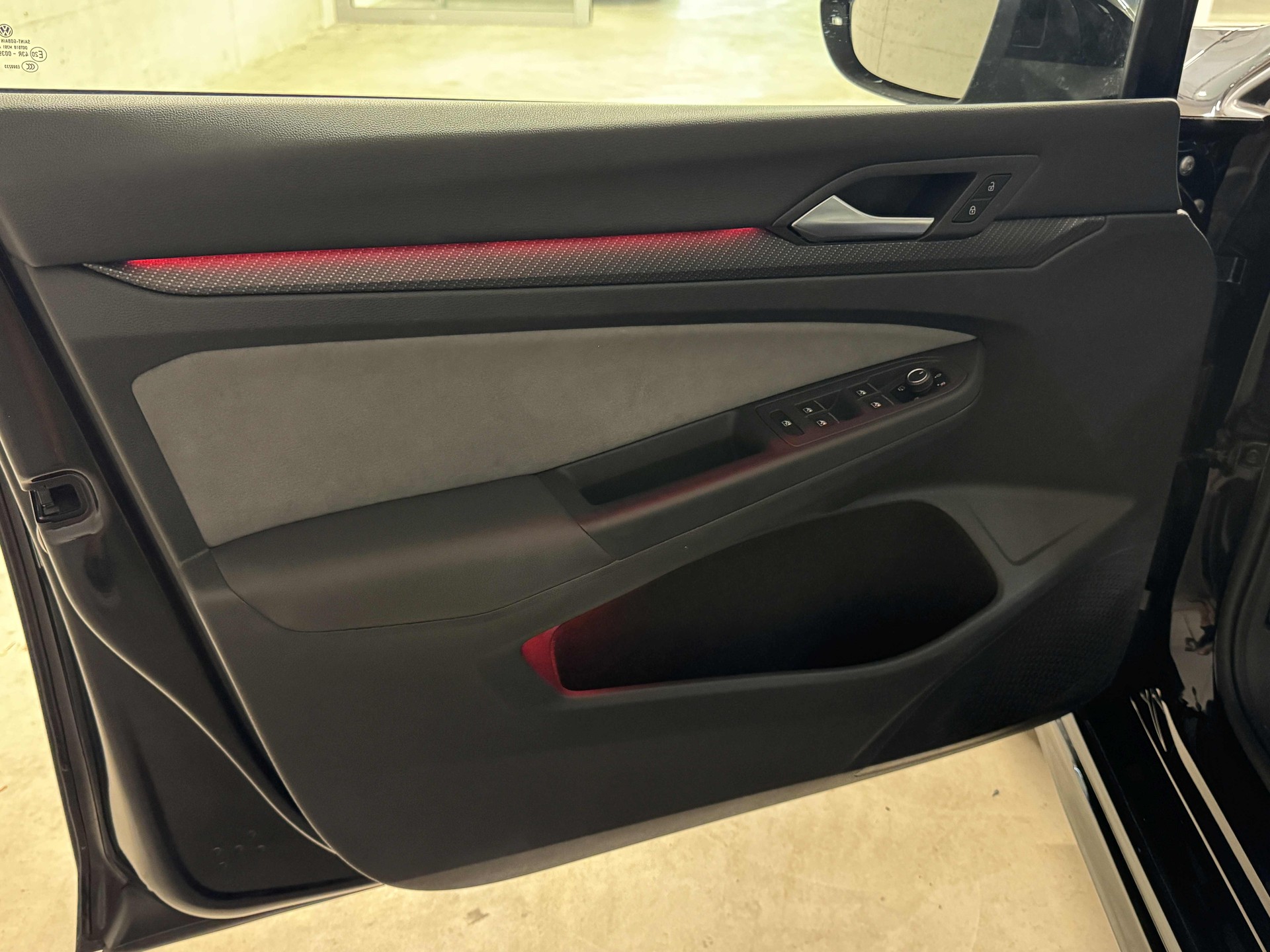 VW Golf 1.5 eTSI mHEV ACT R-Line DSG-image-14