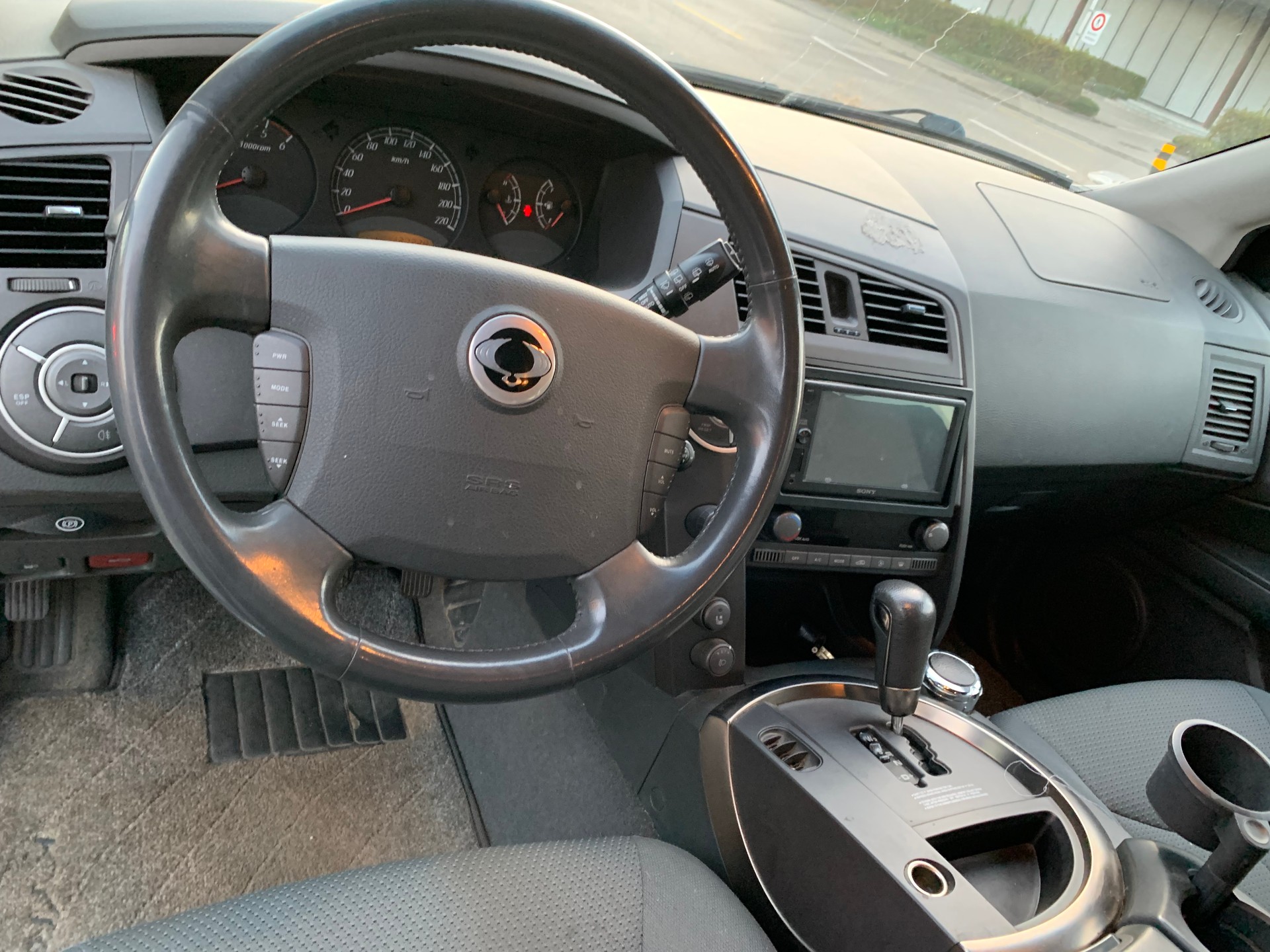 KGM-SsangYong Kyron 200 Xdi 4WD Deluxe Automatic-image-9
