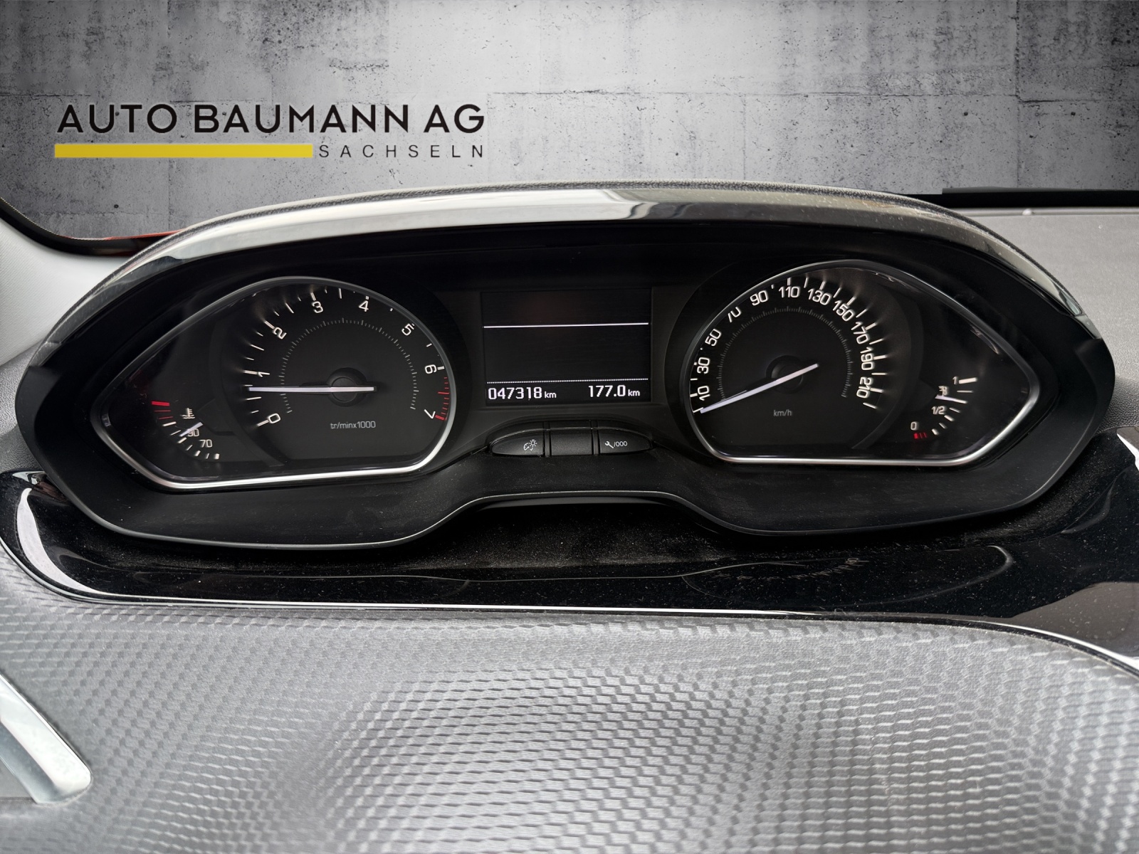 PEUGEOT 208 1.6 THP Allure-image-10