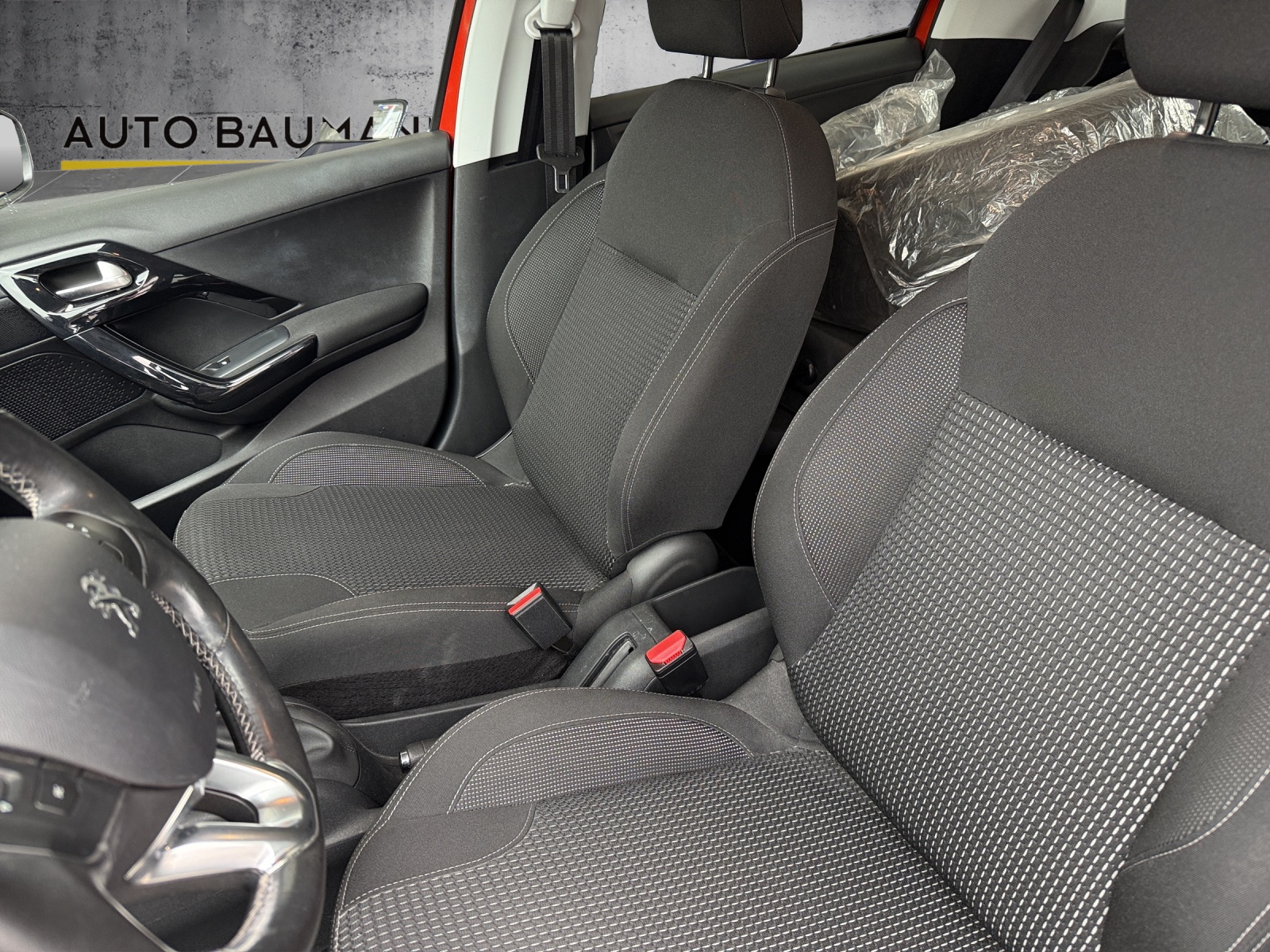 PEUGEOT 208 1.6 THP Allure-image-13