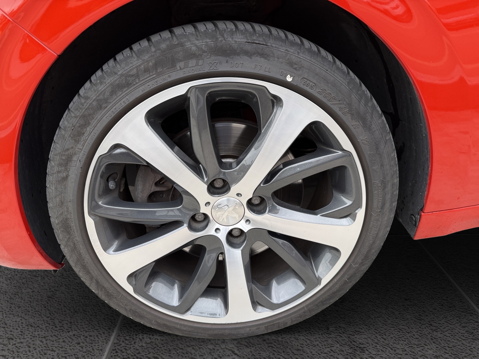 PEUGEOT 208 1.6 THP Allure-image-11