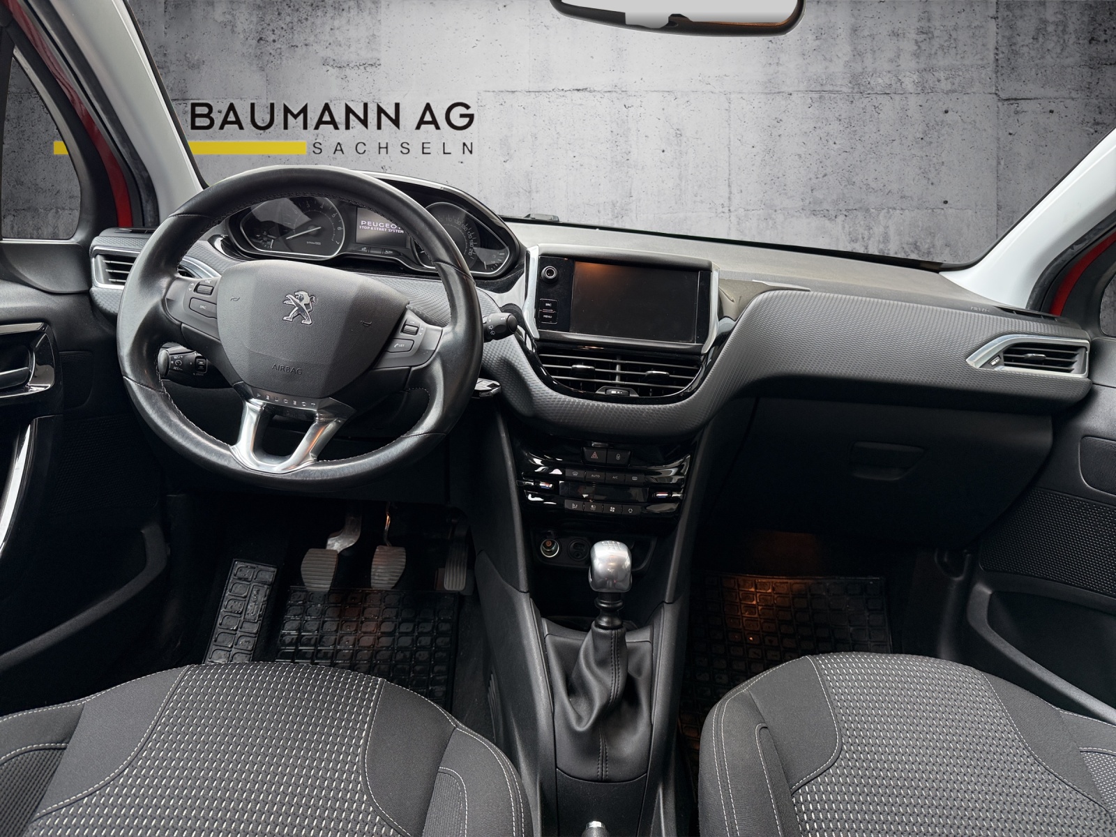 PEUGEOT 208 1.6 THP Allure-image-8