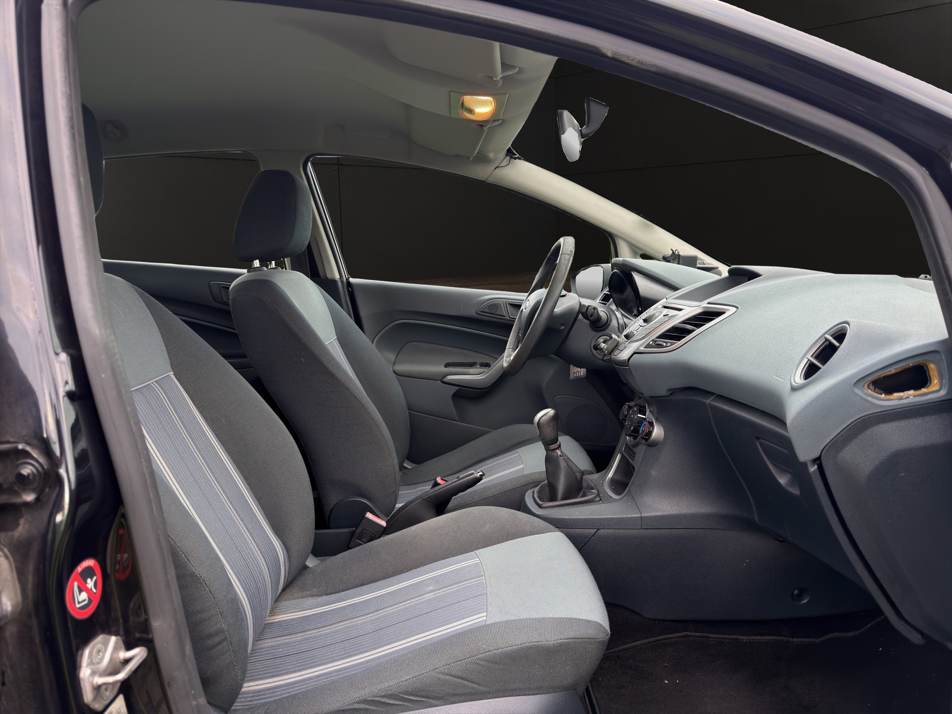 FORD Fiesta 1.25 16V Titanium-image-8