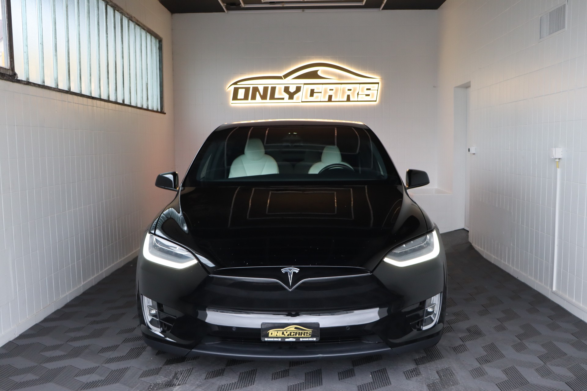 TESLA MODEL X PERFORMANCE LUDICROUS * BLACK ON WHITE * GARANTIE AUF ANTRIEB & BATTERIE * CH-AUTO * CHF 500.- IM MONAT OHNE ANZAHLUNG *-image-1