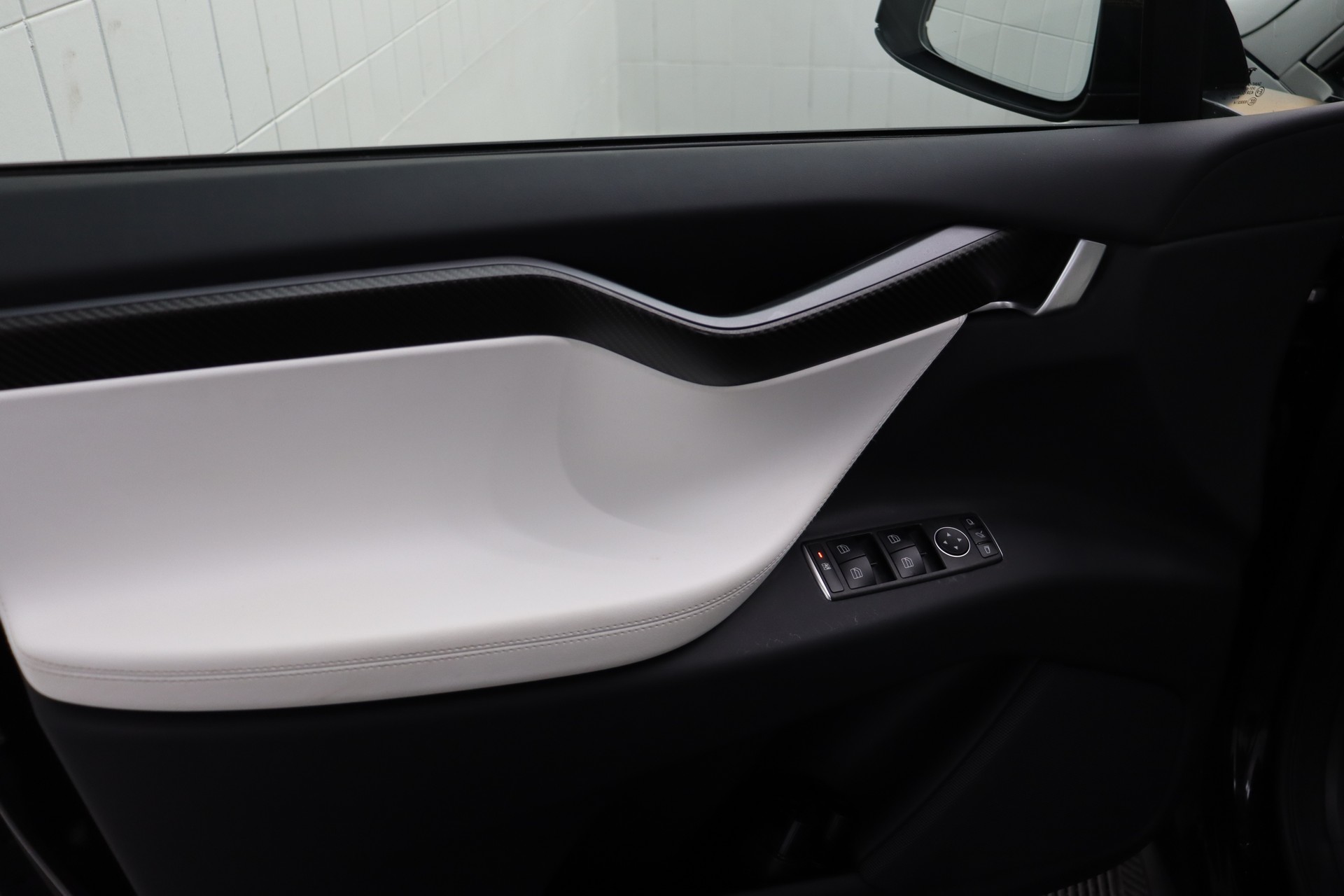 TESLA MODEL X PERFORMANCE LUDICROUS * BLACK ON WHITE * GARANTIE AUF ANTRIEB & BATTERIE * CH-AUTO * CHF 500.- IM MONAT OHNE ANZAHLUNG *-image-24